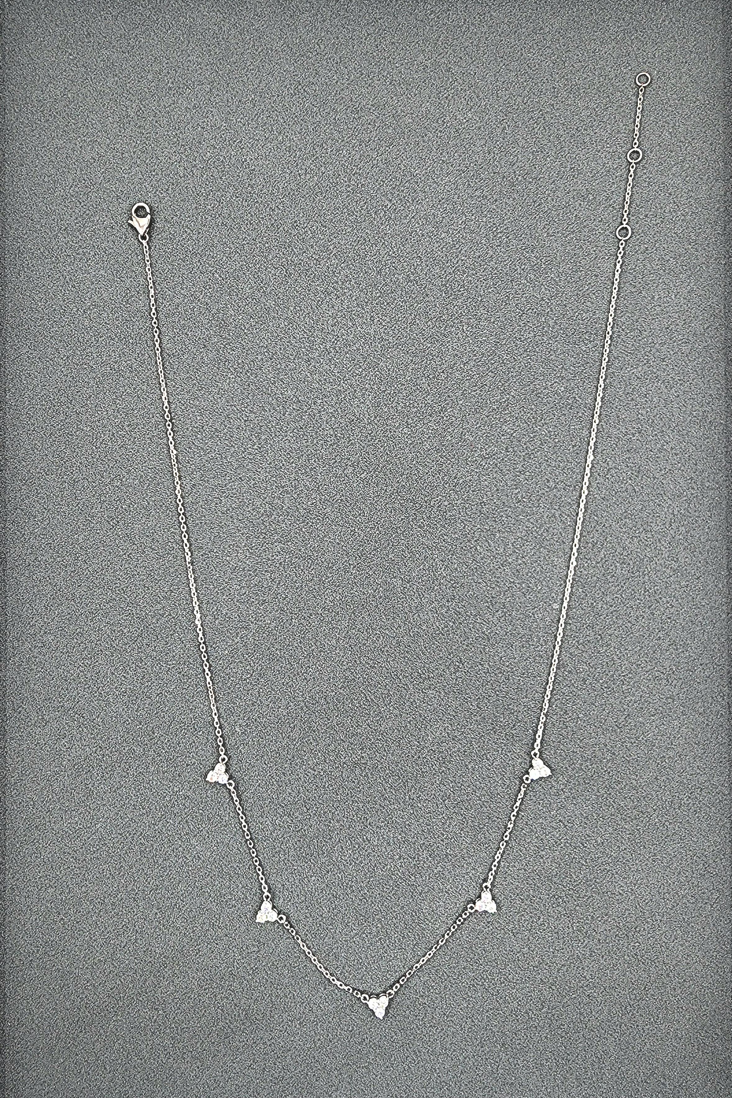 0,81 Karat Trio Diamant-Halskette im Angebot 2