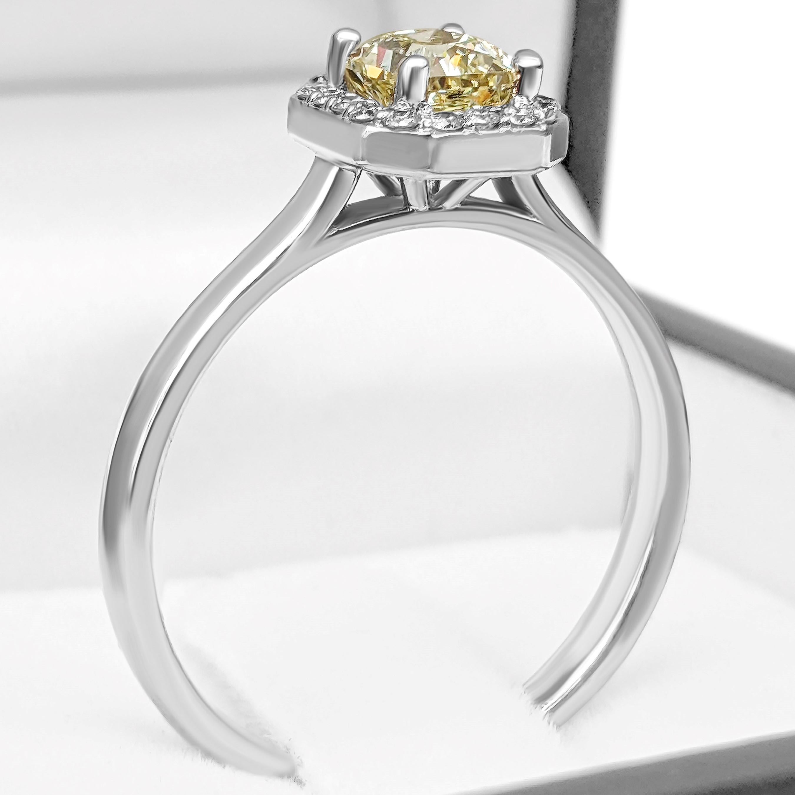 Women's $1 NO RESERVE!  0.81 Cttw Fancy Diamond Halo, 14 Karat White Gold Ring