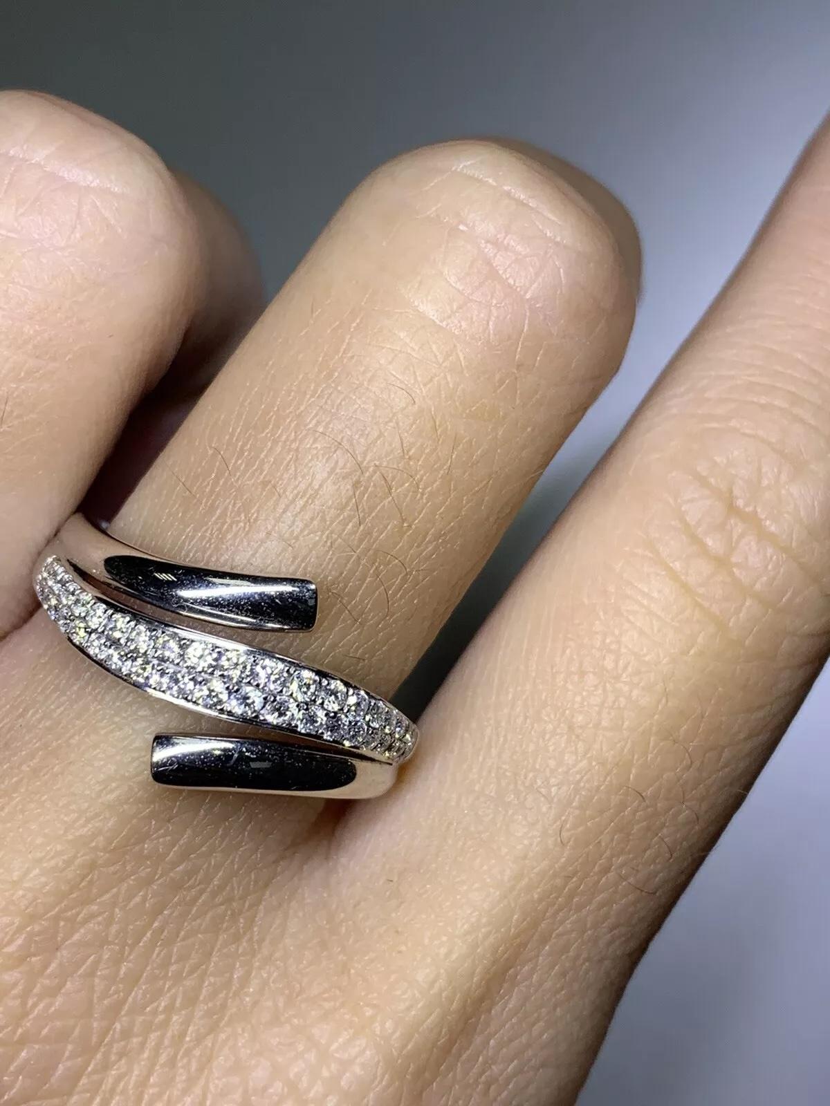 Round Cut 0.81ct Diamond Engagement Ring Wedding band double twist In 18K White Gold. For Sale