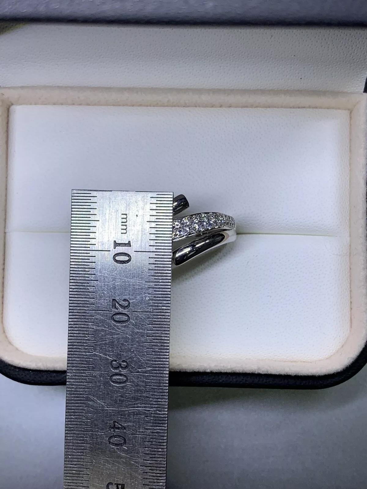 Women's or Men's 0.81ct Diamond Engagement Ring Wedding band double twist In 18K White Gold. For Sale