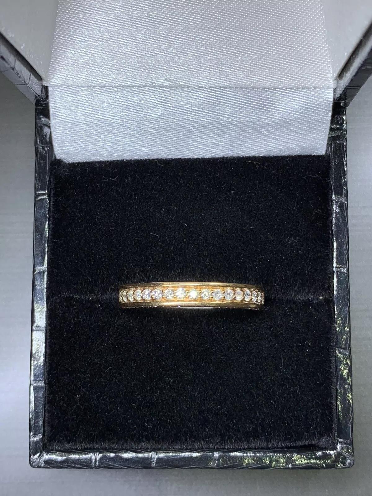 0.81ct Diamond Eternity Engagement Wedding Ring Band In 18k Rose Gold.

Alliance en or rose 18ct sertie de diamants

Poinçonné.

La bague peut être redimensionnée.

Boîte et évaluation incluses.

Cette magnifique bague en or rose 18ct est parfaite