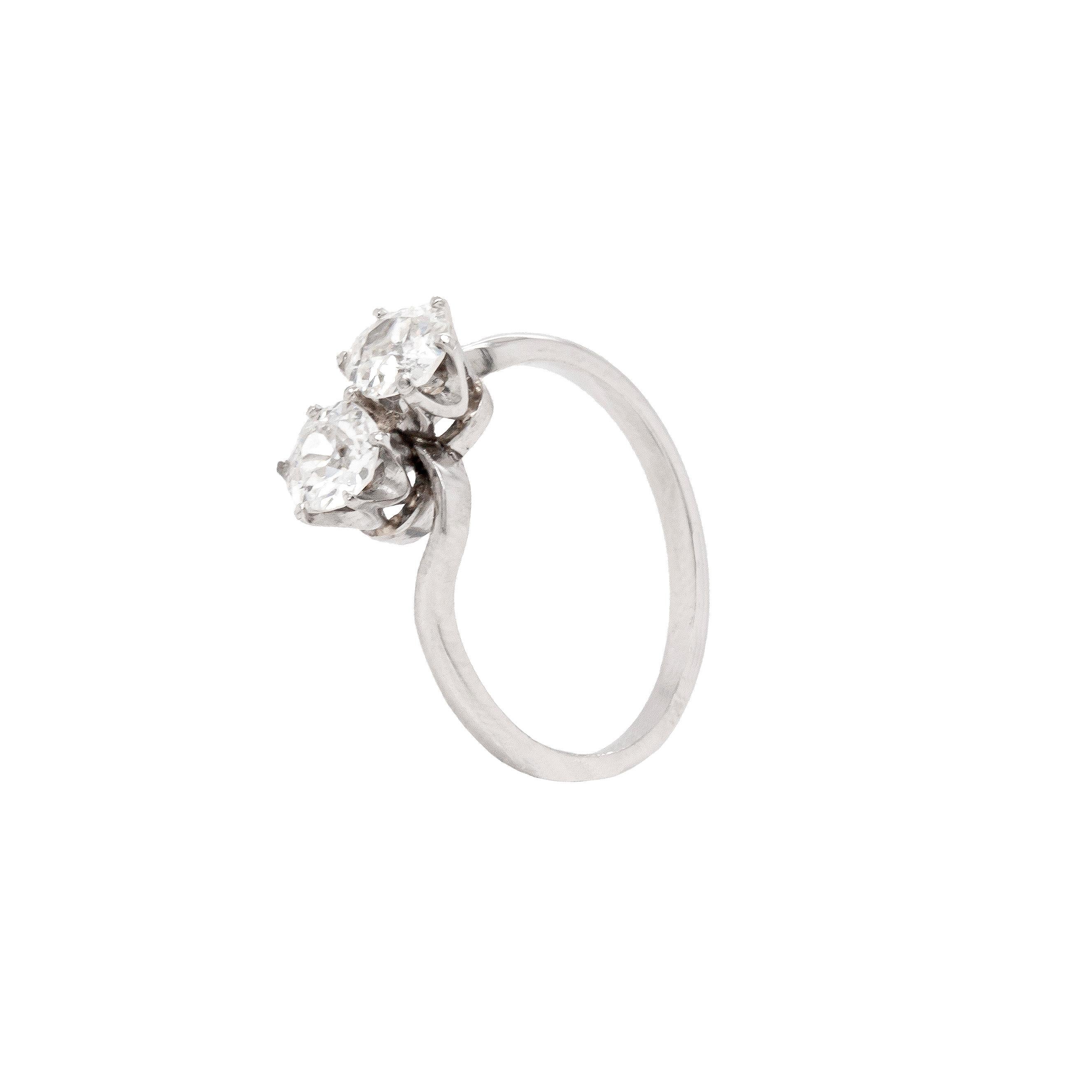 0.81ct Old Mine Cut Diamond and 18ct White Gold Toi Et Moi Antique Ring In Good Condition For Sale In London, GB