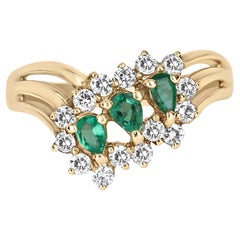 0.81tcw 18K Esmeralda Colombiana Corte Pera y Anillo de Oro Triplete de Diamantes