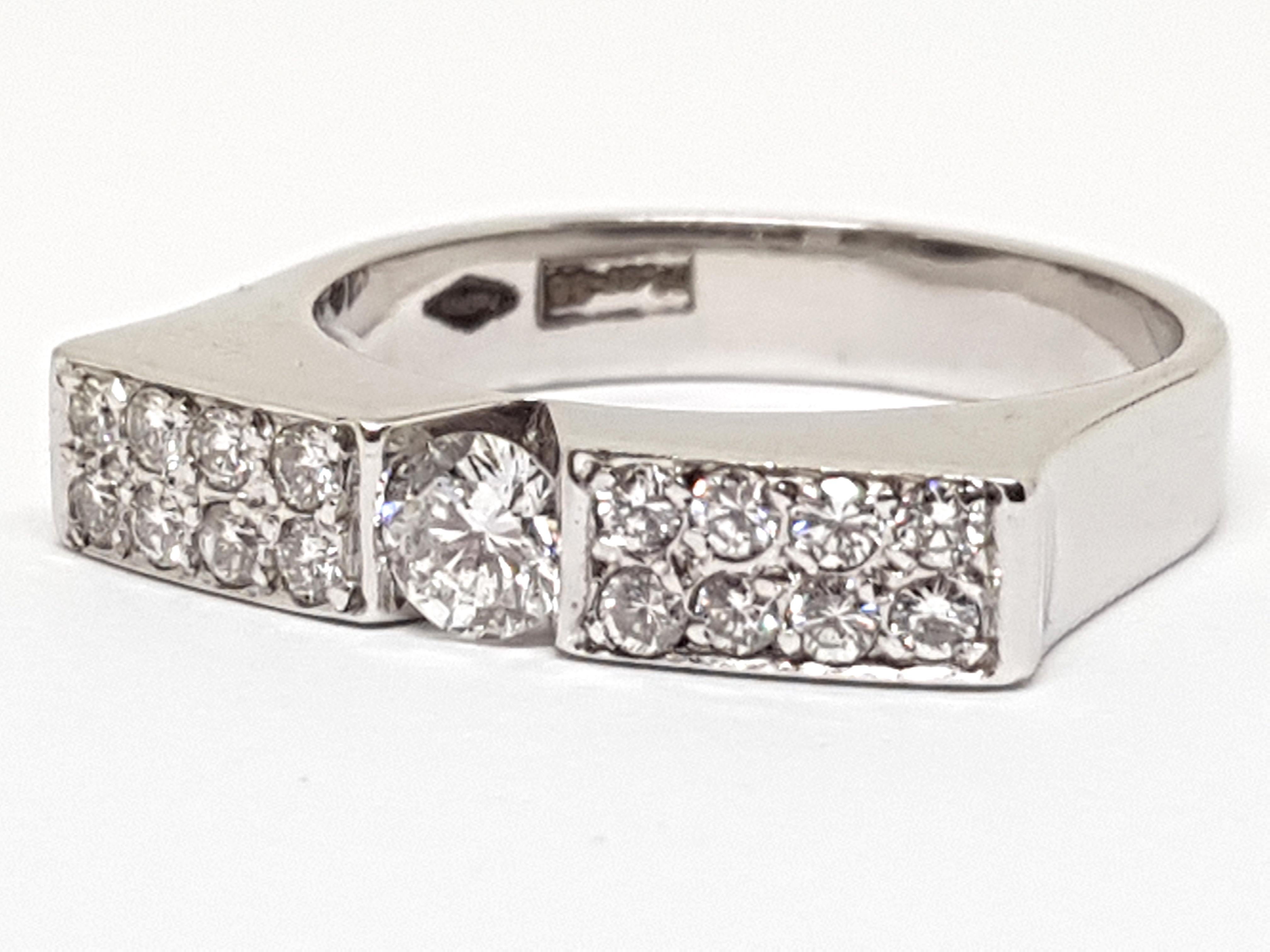 Contemporary 0.82 Carat 18 Karat White Gold Diamond Ring For Sale