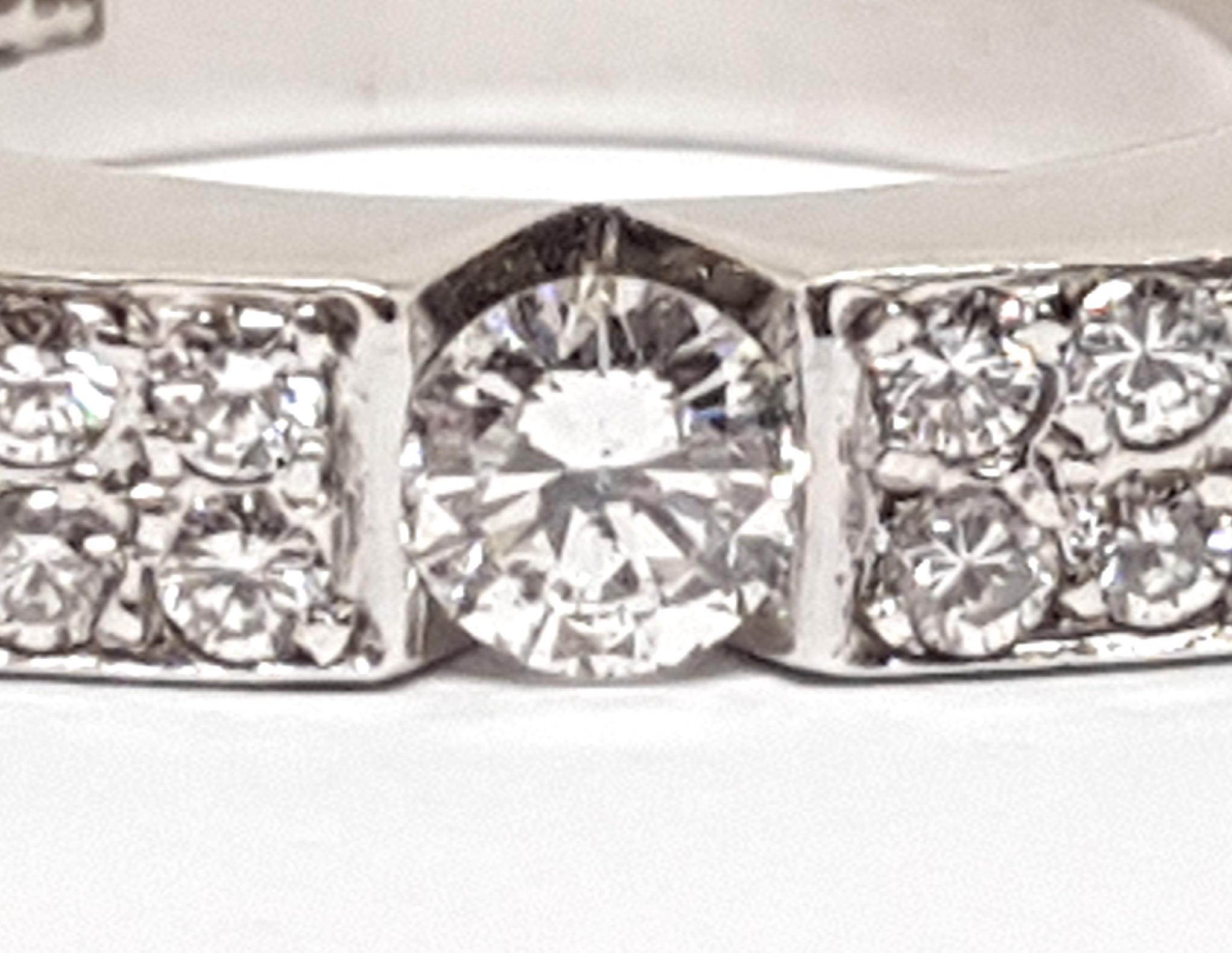 0.82 Carat 18 Karat White Gold Diamond Ring In New Condition For Sale In Antwerp, BE