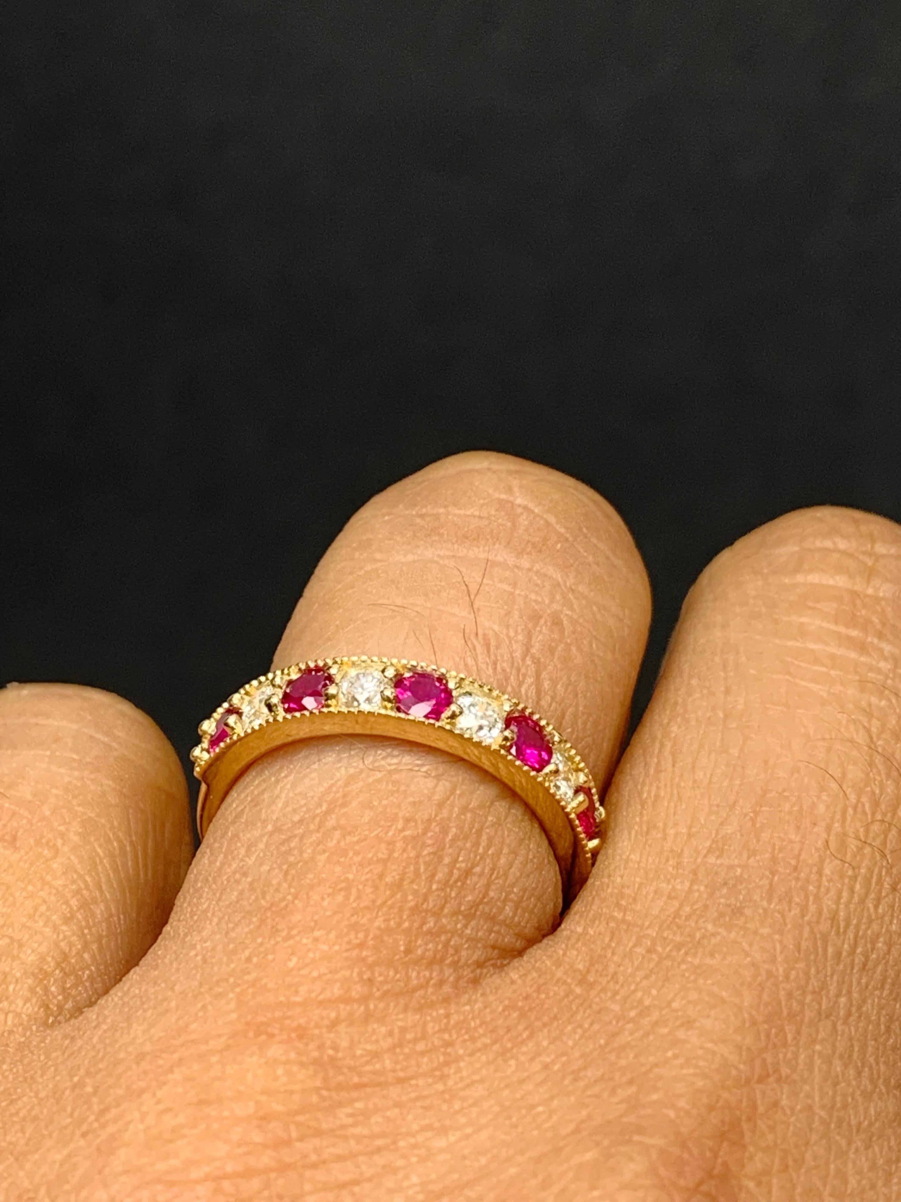 Anillo de oro amarillo de 14 quilates con diamantes y rubí talla brillante de 0,82 quilates Contemporáneo en venta