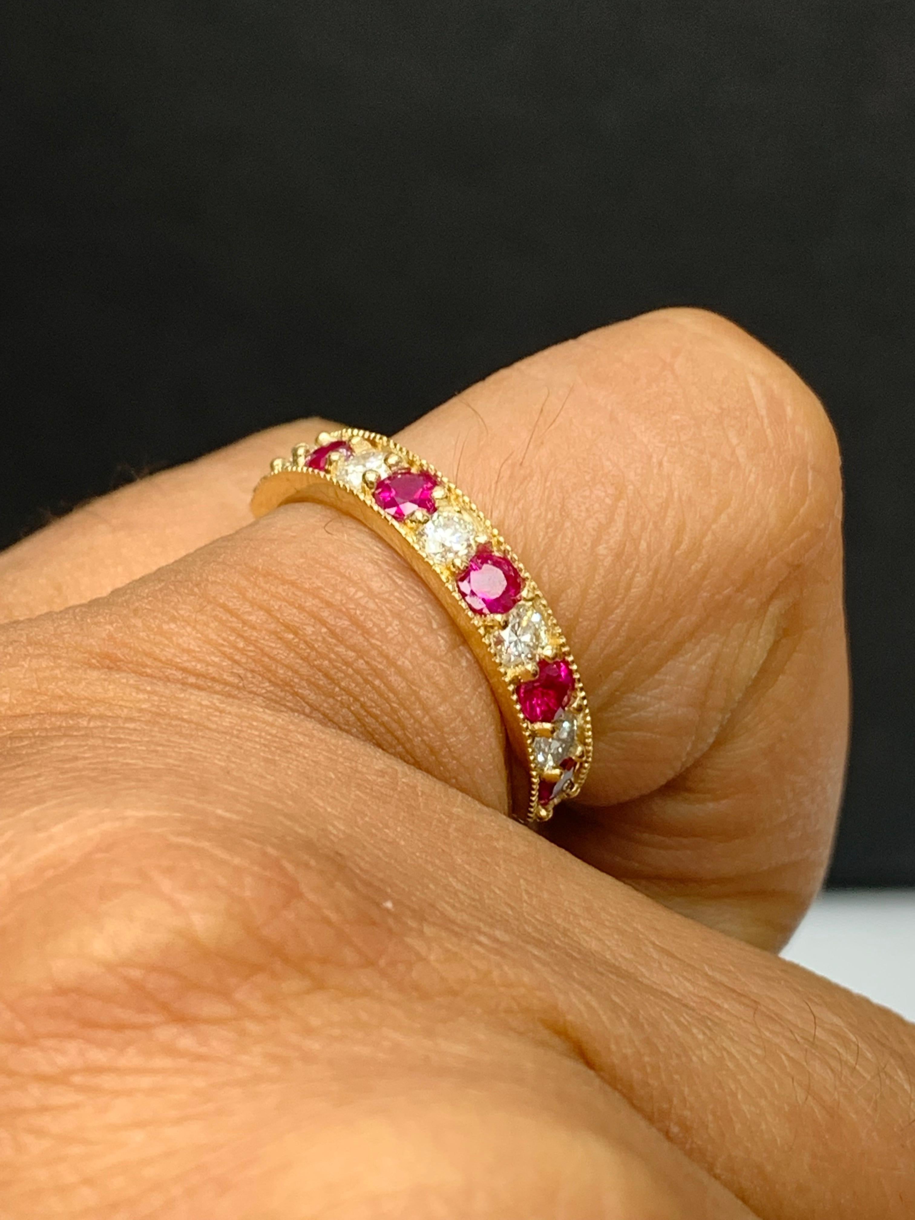Anillo de oro amarillo de 14 quilates con diamantes y rubí talla brillante de 0,82 quilates Corte brillante en venta