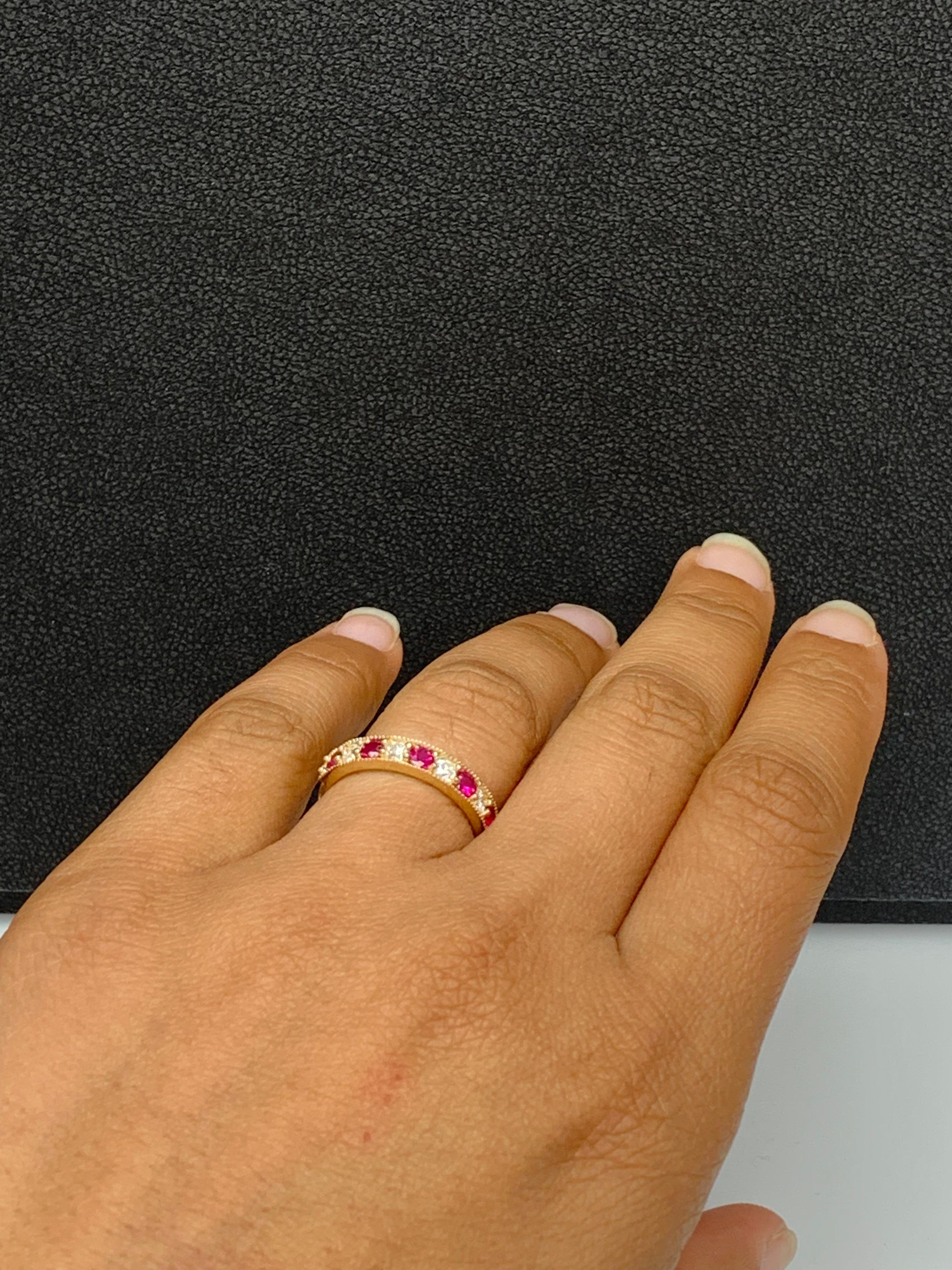 De las mujeres Anillo de oro amarillo de 14 quilates con diamantes y rubí talla brillante de 0,82 quilates en venta