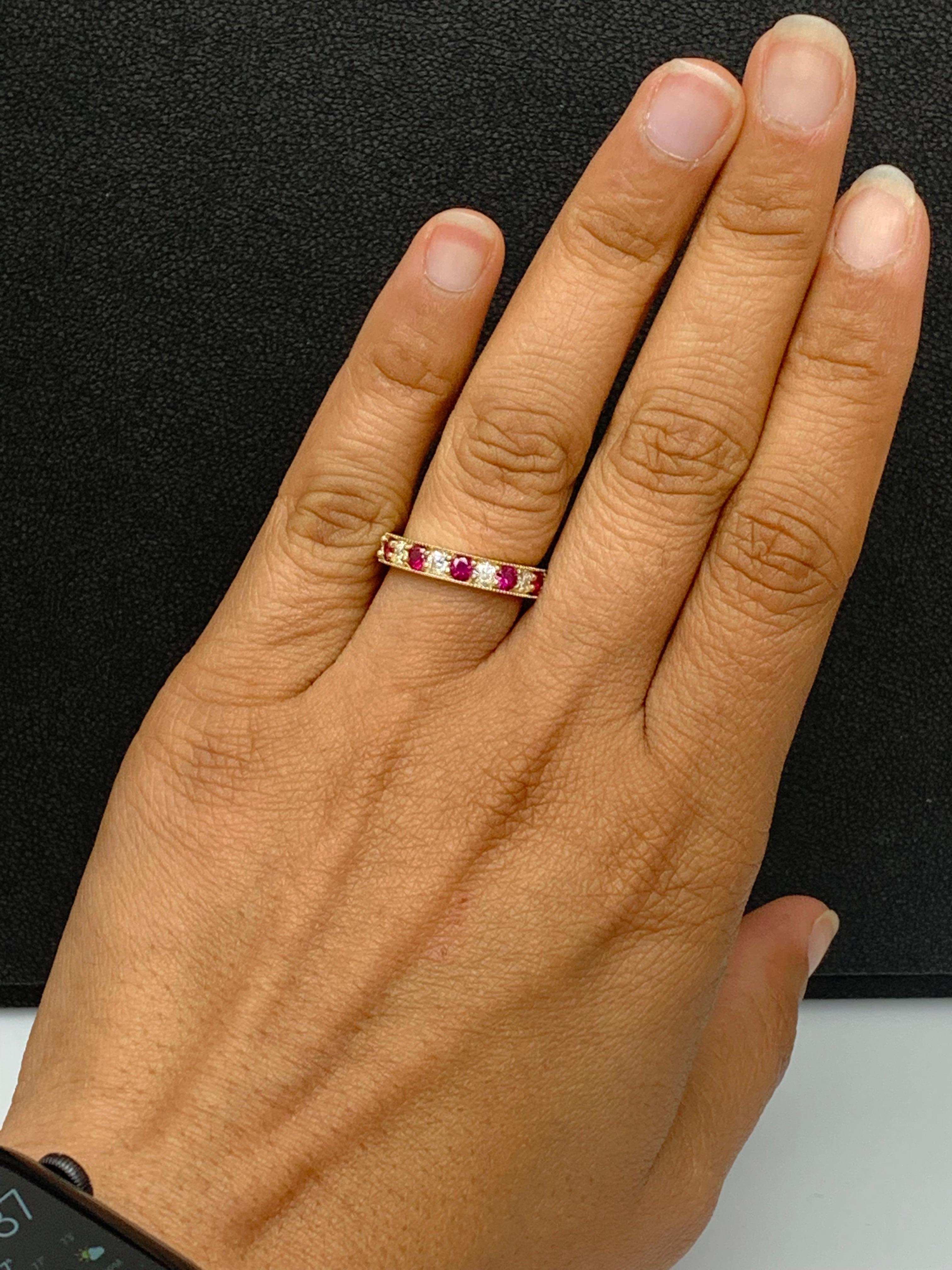 Anillo de oro amarillo de 14 quilates con diamantes y rubí talla brillante de 0,82 quilates en venta 1