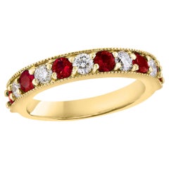 0,82 Karat Brillantschliff Rubin und Diamantband aus 14K Gelbgold