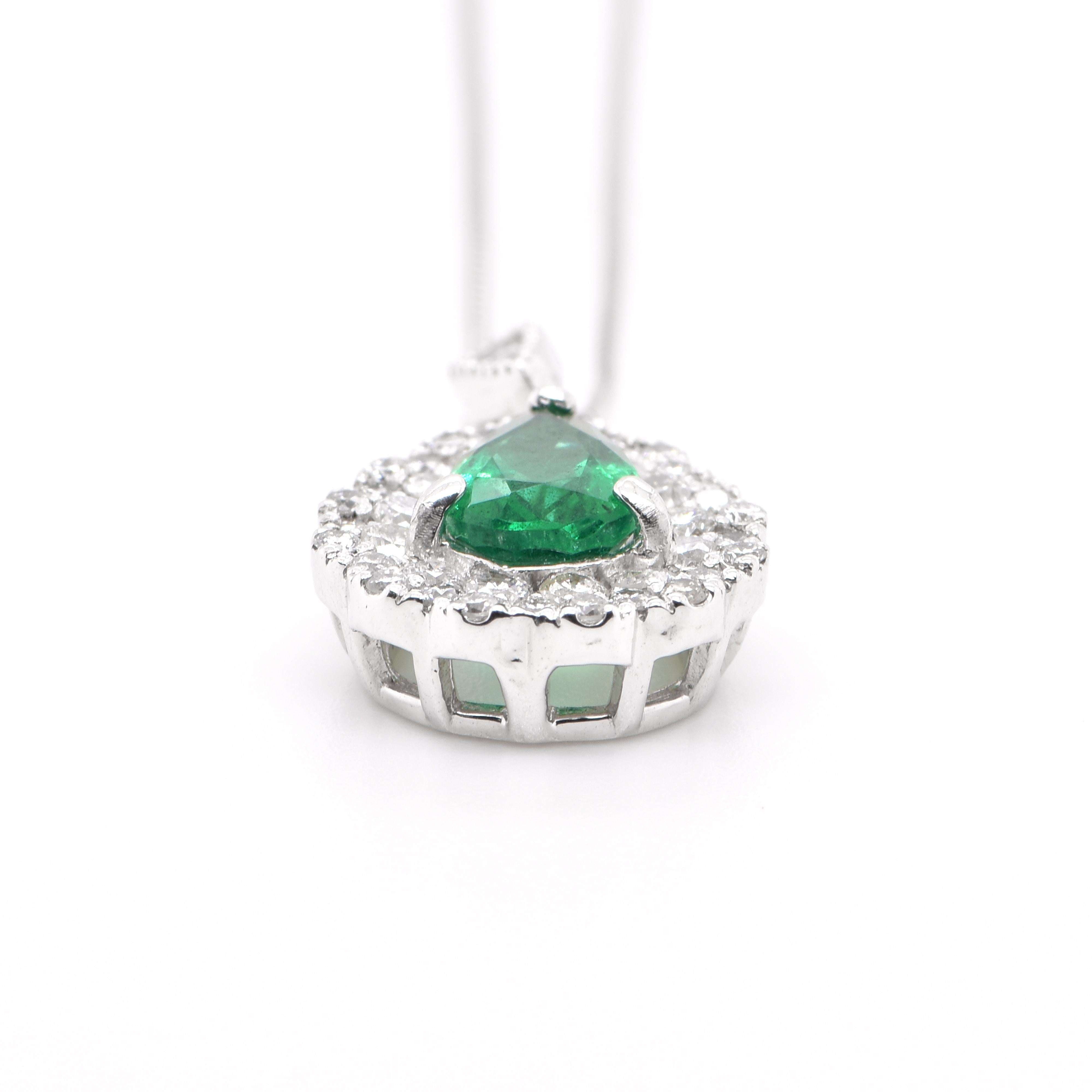 0.82 Carat Natural Pear-Shape Emerald and Diamond Pendant Set in Platinum In New Condition In Tokyo, JP