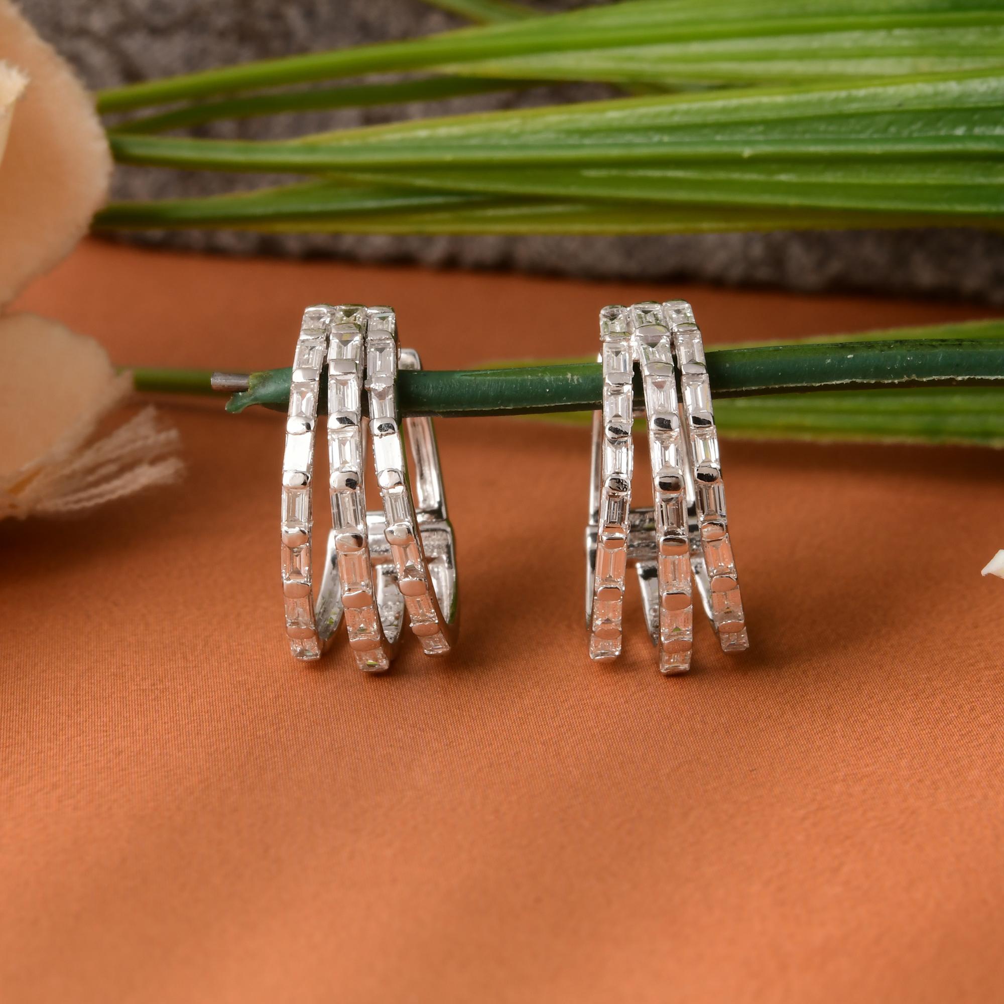 Moderno 0,82 Carati SI/H Orecchini a cerchio con diamante baguette Oro bianco 18 carati Gioielli di pregio in vendita
