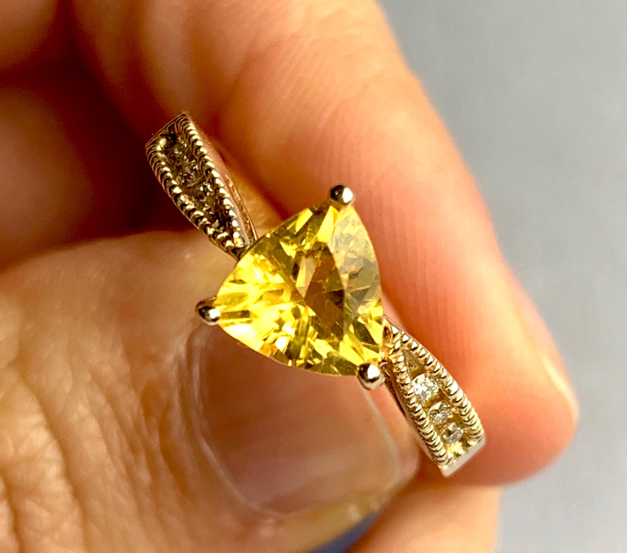 0.82 Carat Trillion Cut Yellow Beryl and White Diamond Ring In New Condition In GREAT NECK, NY