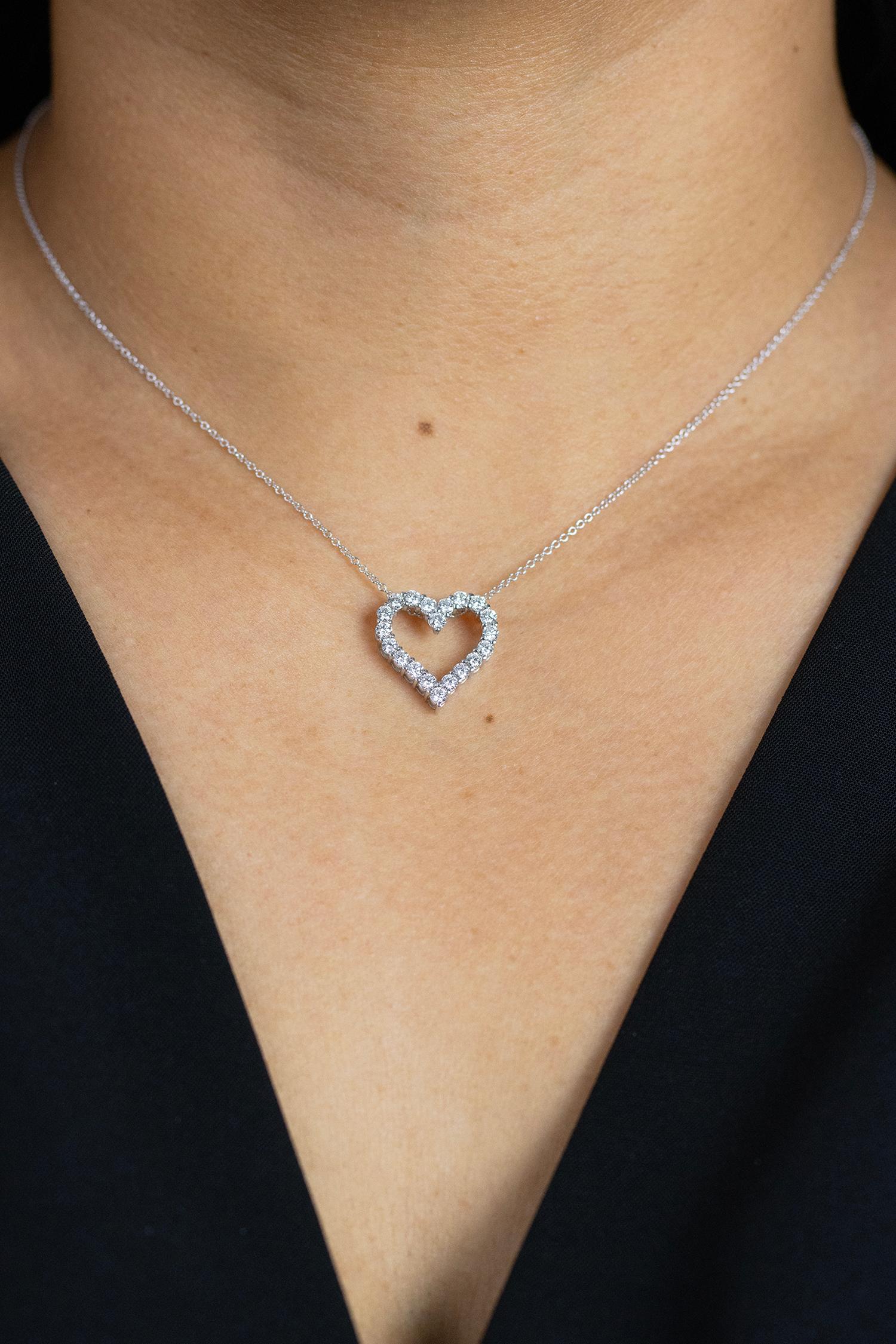 Women's or Men's 0.82 Carats Total Brilliant Round Shape Diamond Open-Work Heart Pendant Necklace For Sale