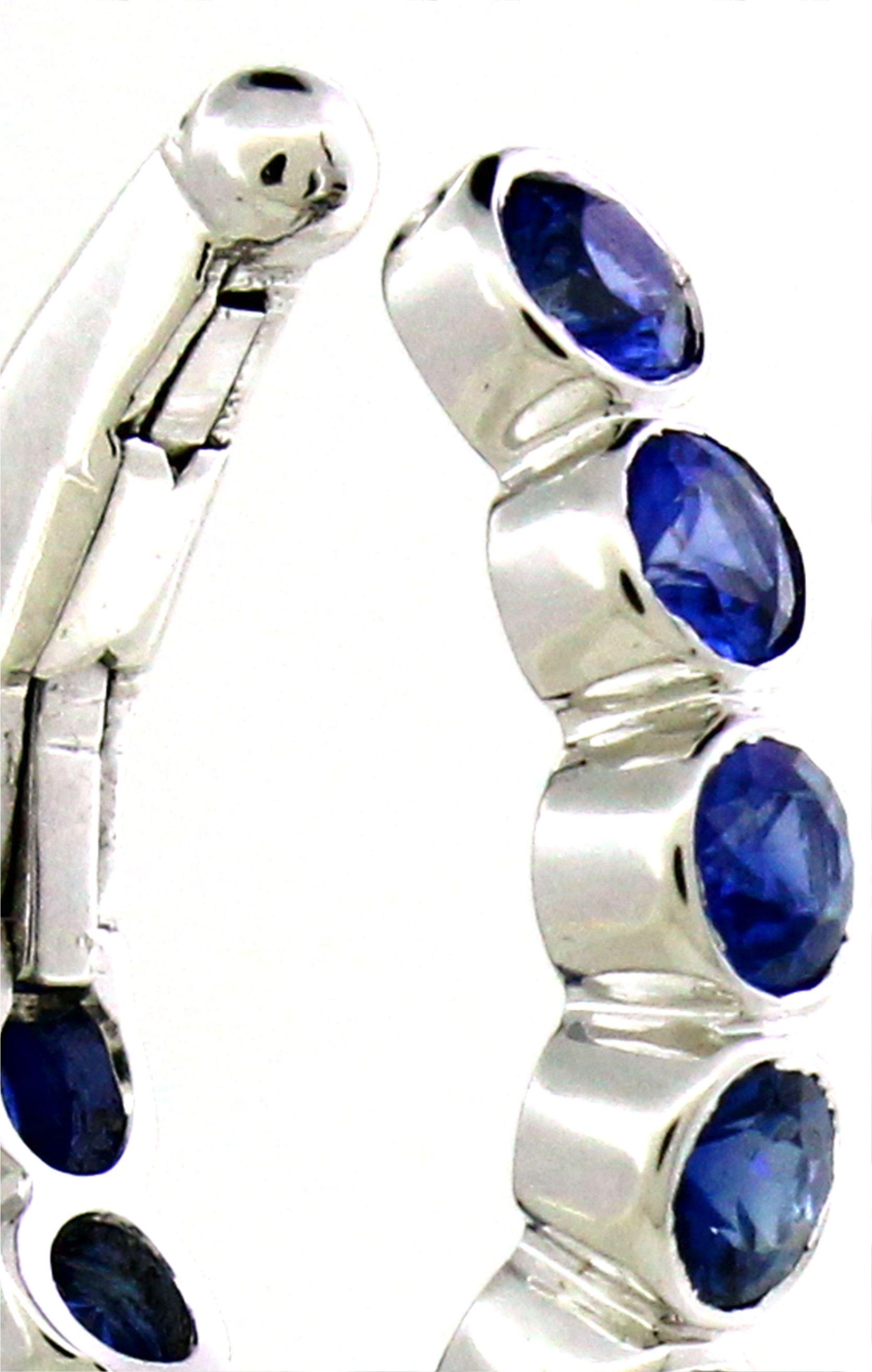 Modern 0.82 cts of Blue Sapphire Clip-on-earrings For Sale