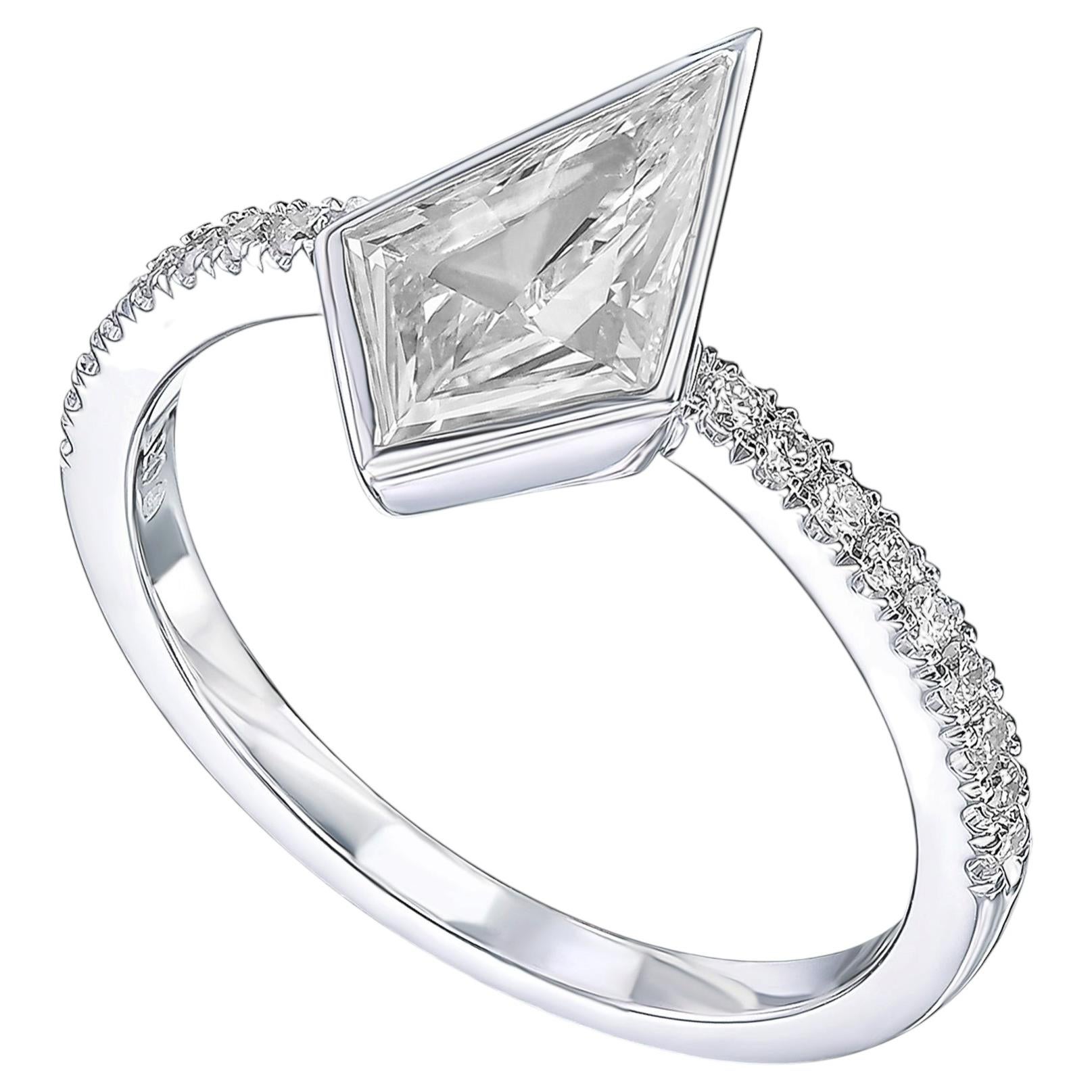 Anillo de oro blanco de 18k con diamantes naturales en forma de cometa de 0,82 tcw en venta