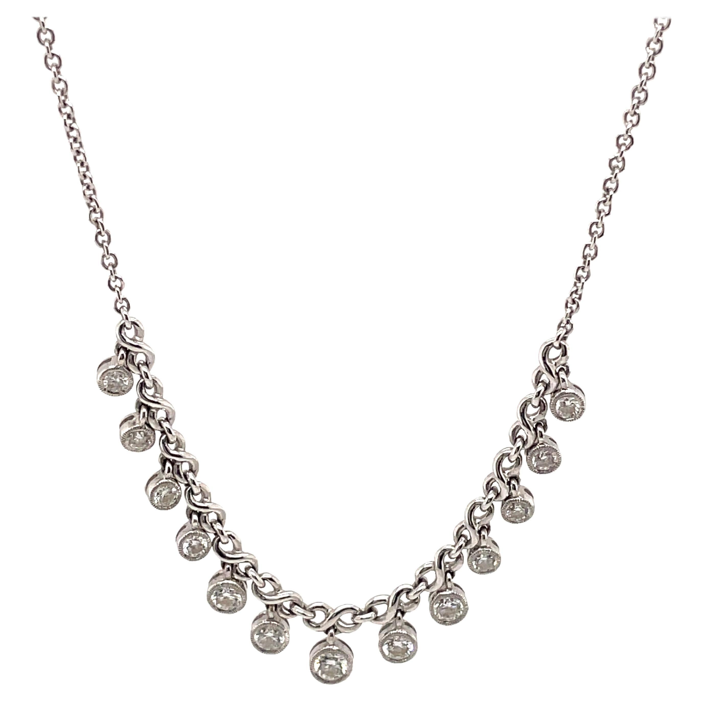 Collier en or blanc 18 carats avec diamants de 0,82 carat sertis sur le chaton et monture chaton