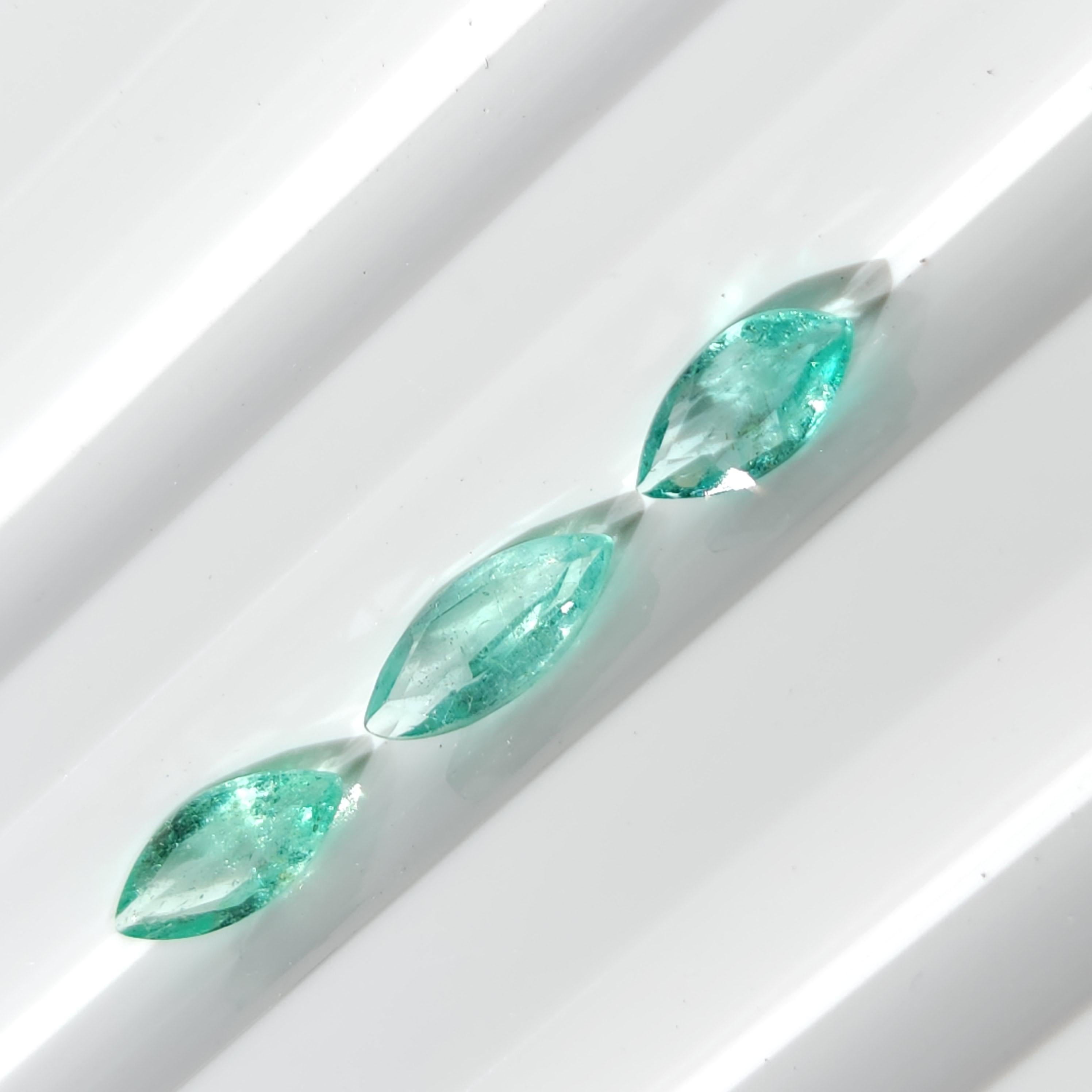 Women's or Men's 0.82Ct Natural Loose Emerald Marqiuse Shape 3 Pcs For Sale
