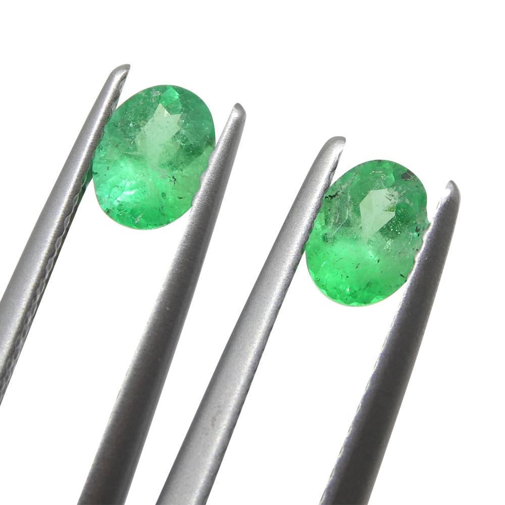 0.82 Karat Oval Grüner Smaragd aus Kolumbien (Brillantschliff) im Angebot