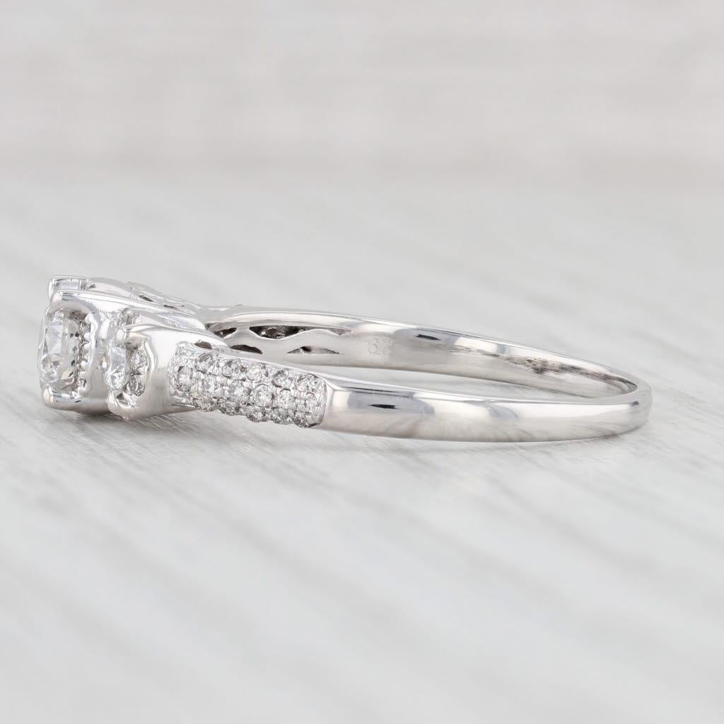 Informazioni sulla gemma:
- Diamante Nature - centro
Carati - 0,40ct 
Taglio - Brillante rotondo
Colore - H.
Chiarezza - I1 

- Diamanti naturali -
Carati totali - 0,22ctw
Taglio - Brillante rotondo
Colore - H - I.
Chiarezza - I1

- Diamanti
