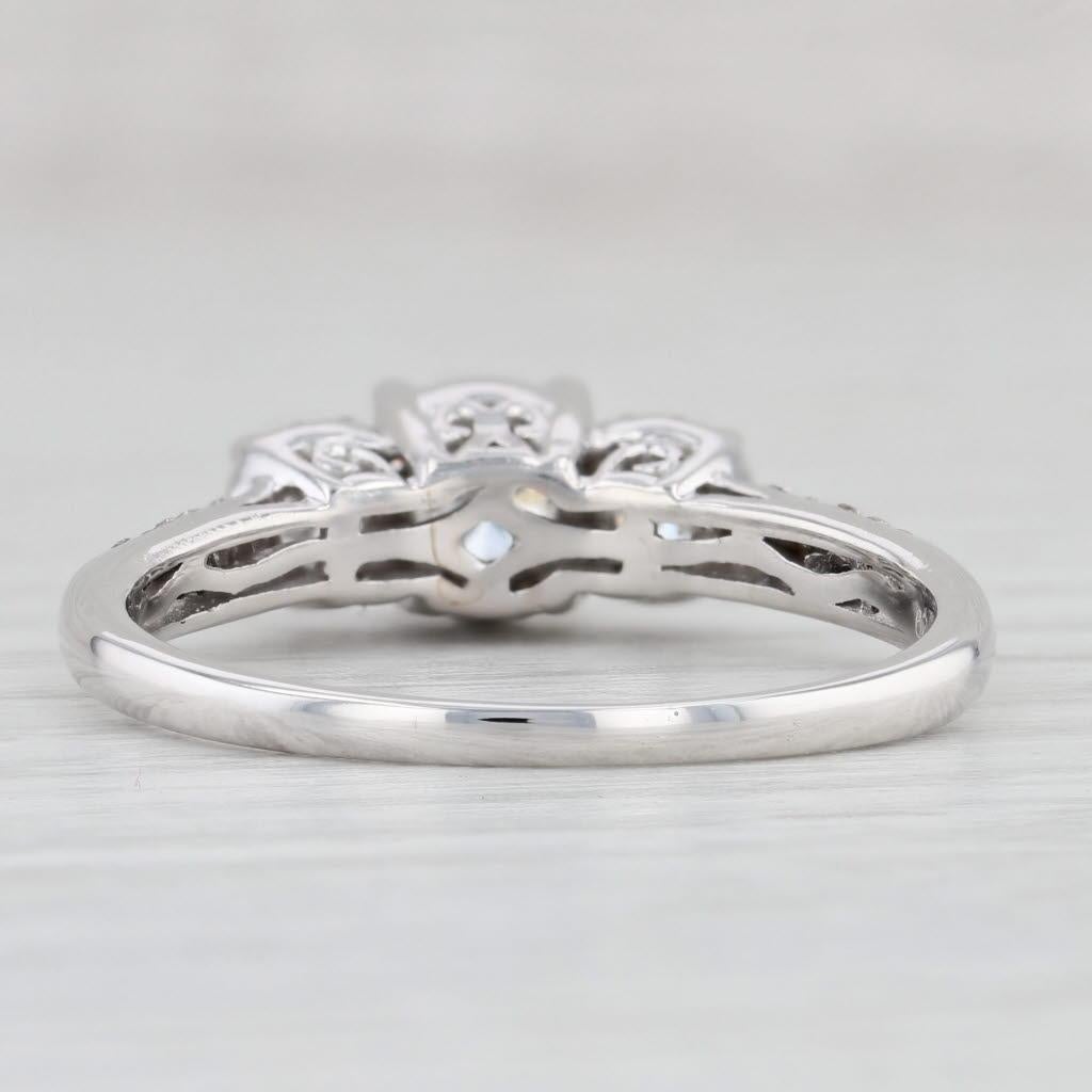 Taglio rotondo Anello di fidanzamento a 3 pietre con diamante rotondo da 0,82 carati in oro bianco 14k, misura 10,75 in vendita