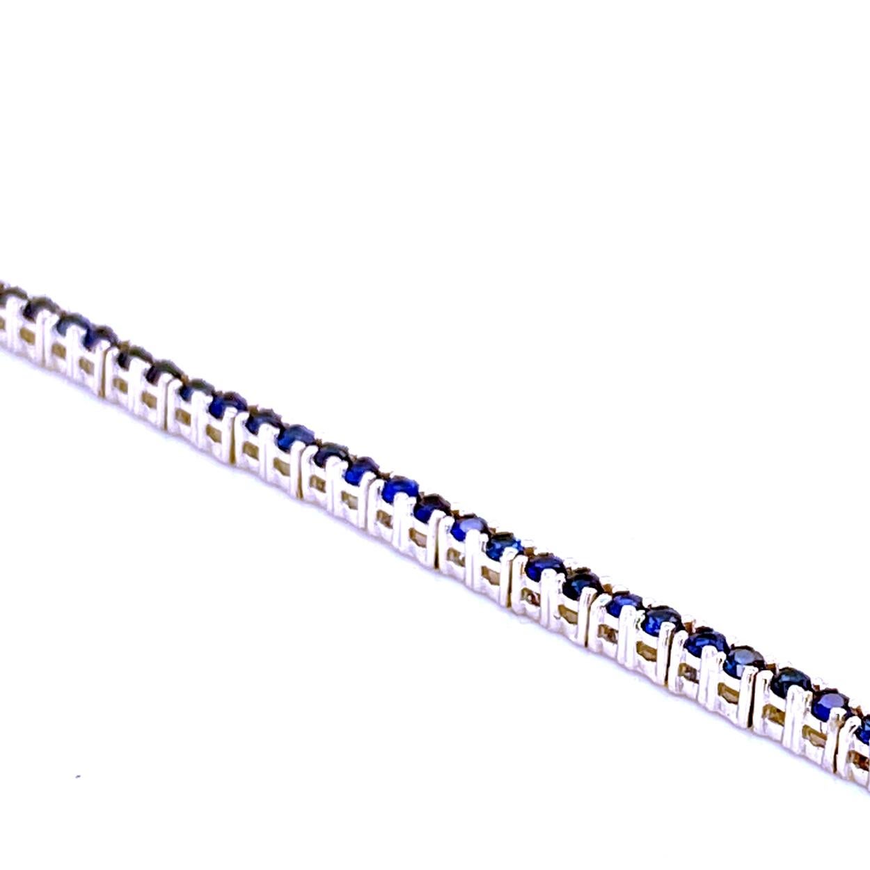 Taille ronde Bracelet tennis en or à 4 griffes avec saphirs ronds de 0,83 carat en vente