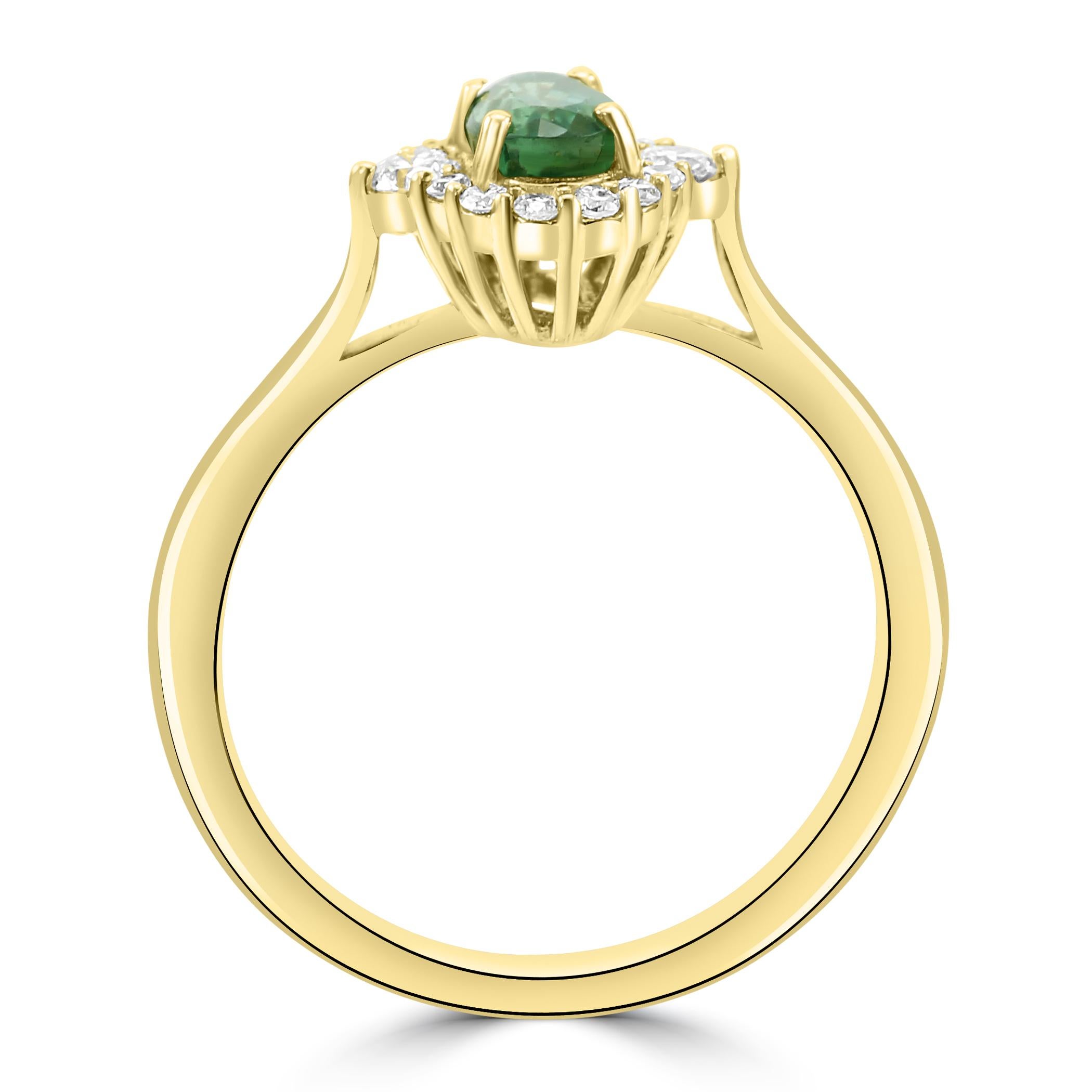 0.60 Carat Alexandrite Oval & Diamond Round 18 Karat Yellow Gold Cocktail Ring In New Condition For Sale In New York, NY