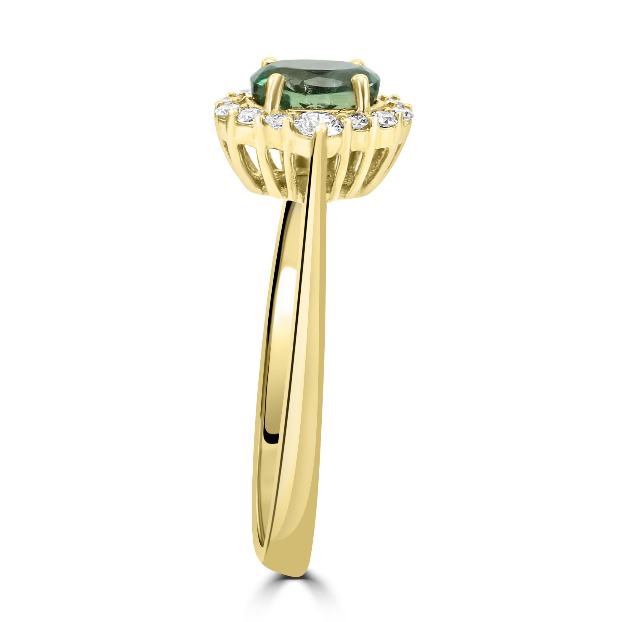 Women's or Men's 0.60 Carat Alexandrite Oval & Diamond Round 18 Karat Yellow Gold Cocktail Ring For Sale