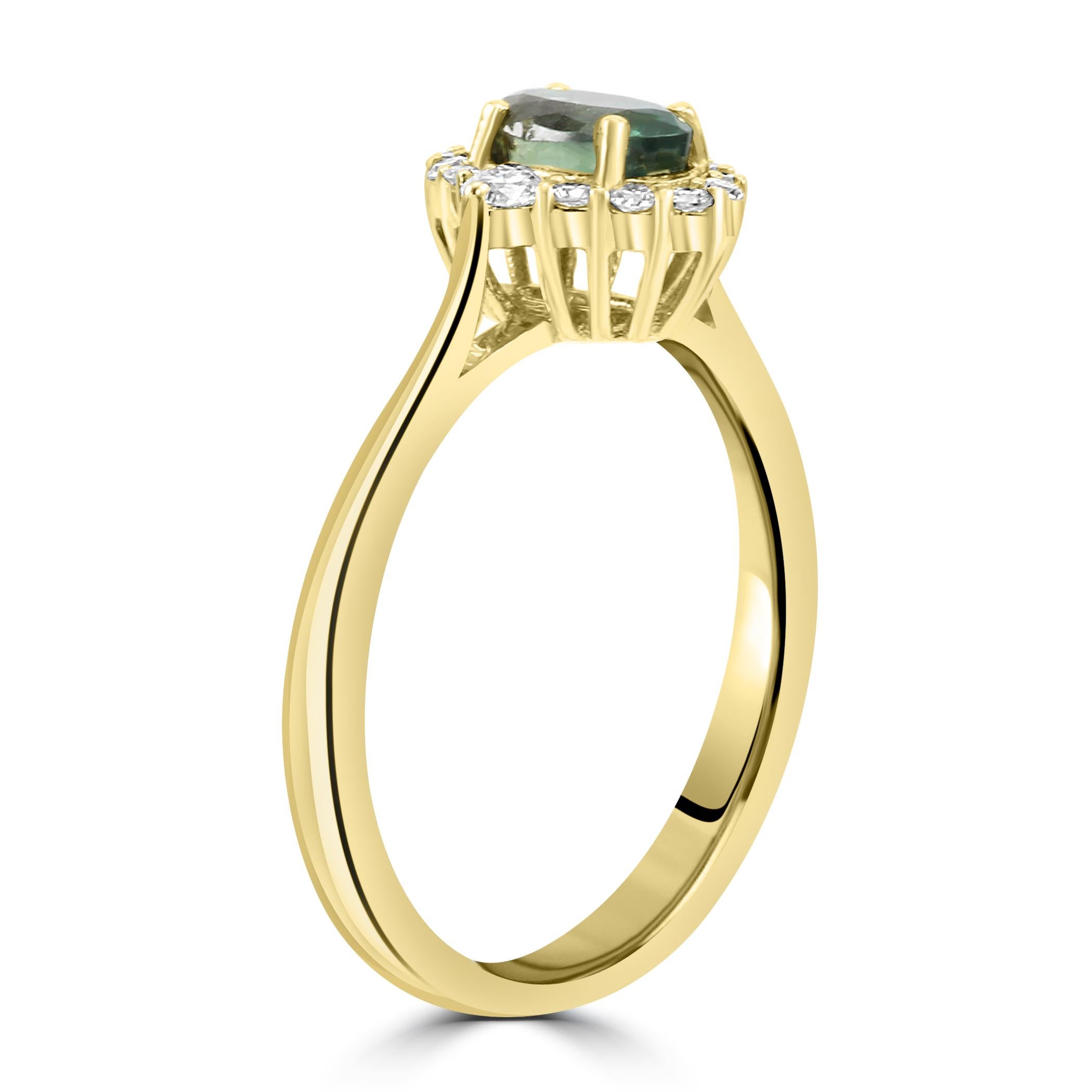 0.60 Carat Alexandrite Oval & Diamond Round 18 Karat Yellow Gold Cocktail Ring For Sale 1