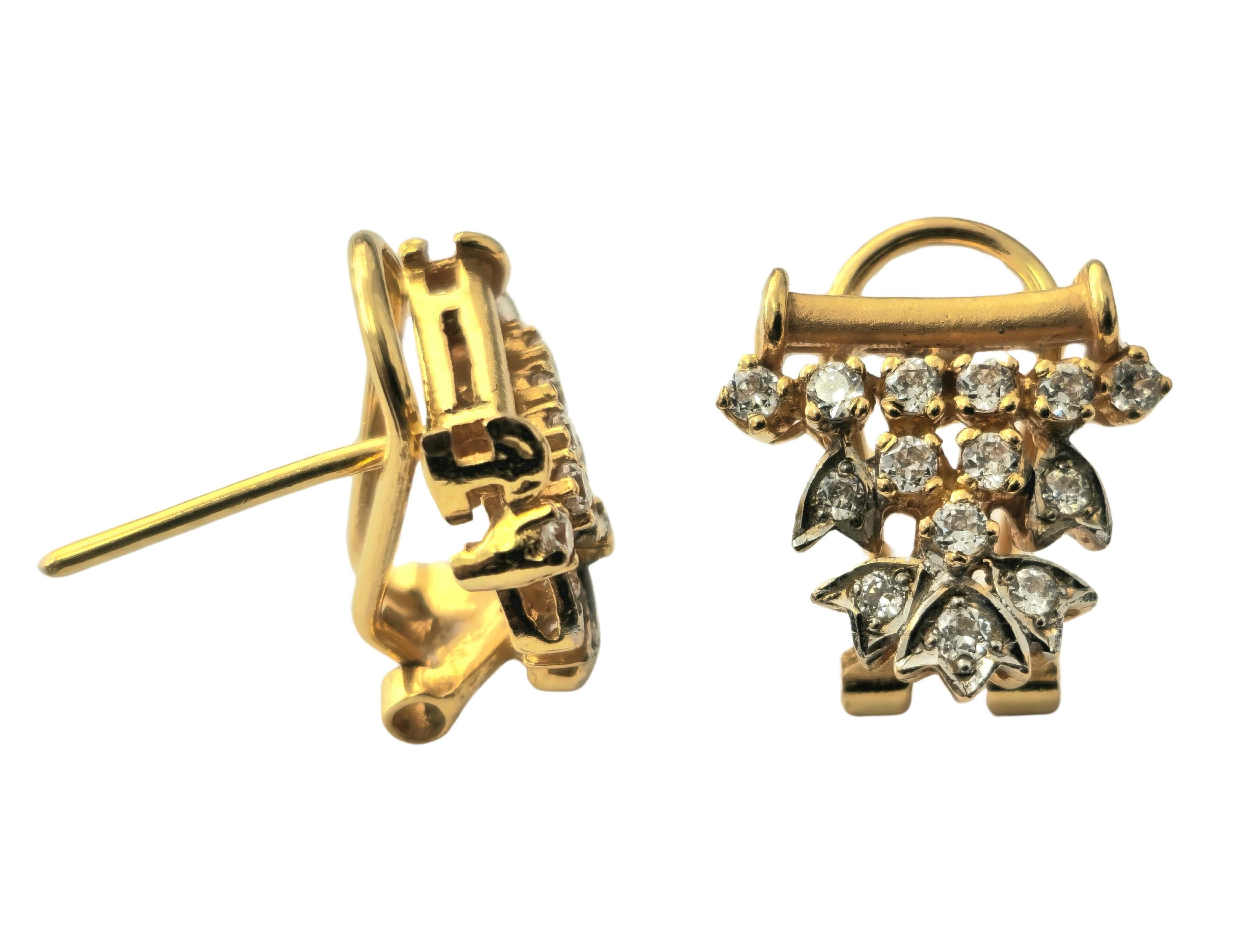 Presenting these exquisite Christmas tree motif diamond earrings crafted in 18k yellow gold. Each earring features a total of 0.83 carats of round brilliant cut diamonds, boasting VS2-SI1 clarity and G color. With their elegant design and