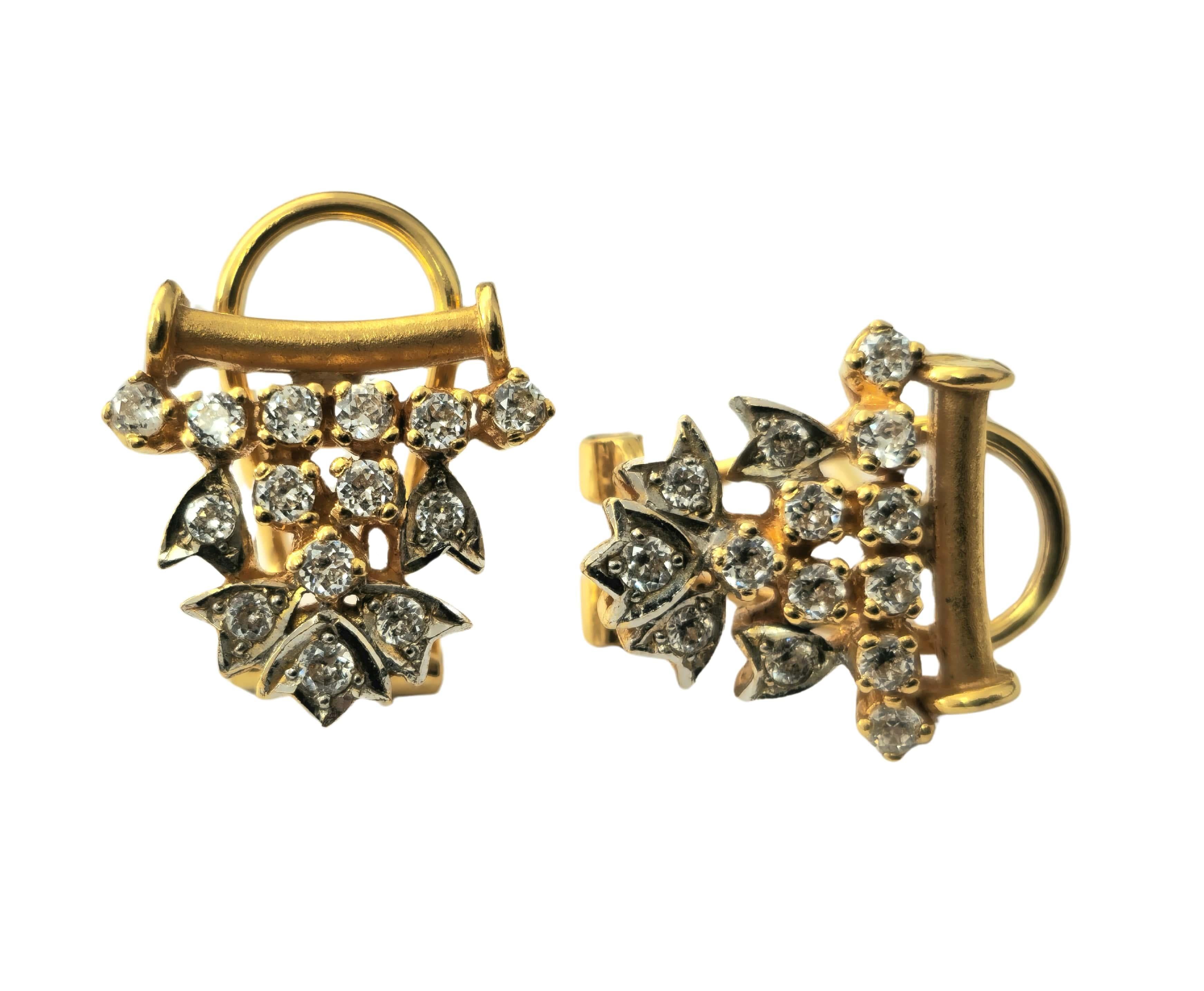 Art Deco 0.83 Carat Diamond Earrings in 18k Gold For Sale