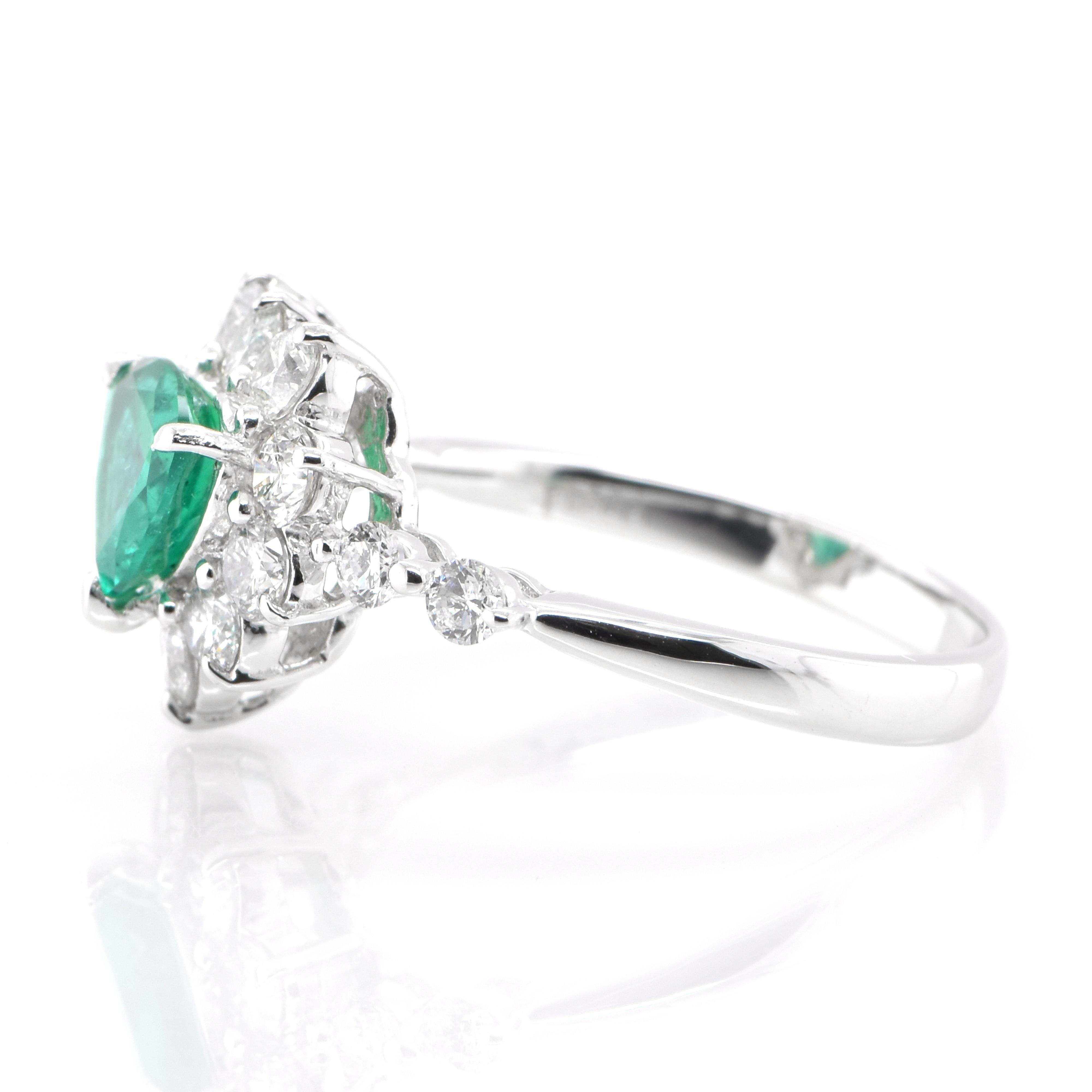 0.83 Carat Natural, Trillion Cut Emerald and Diamond Ring Set in Platinum In New Condition In Tokyo, JP