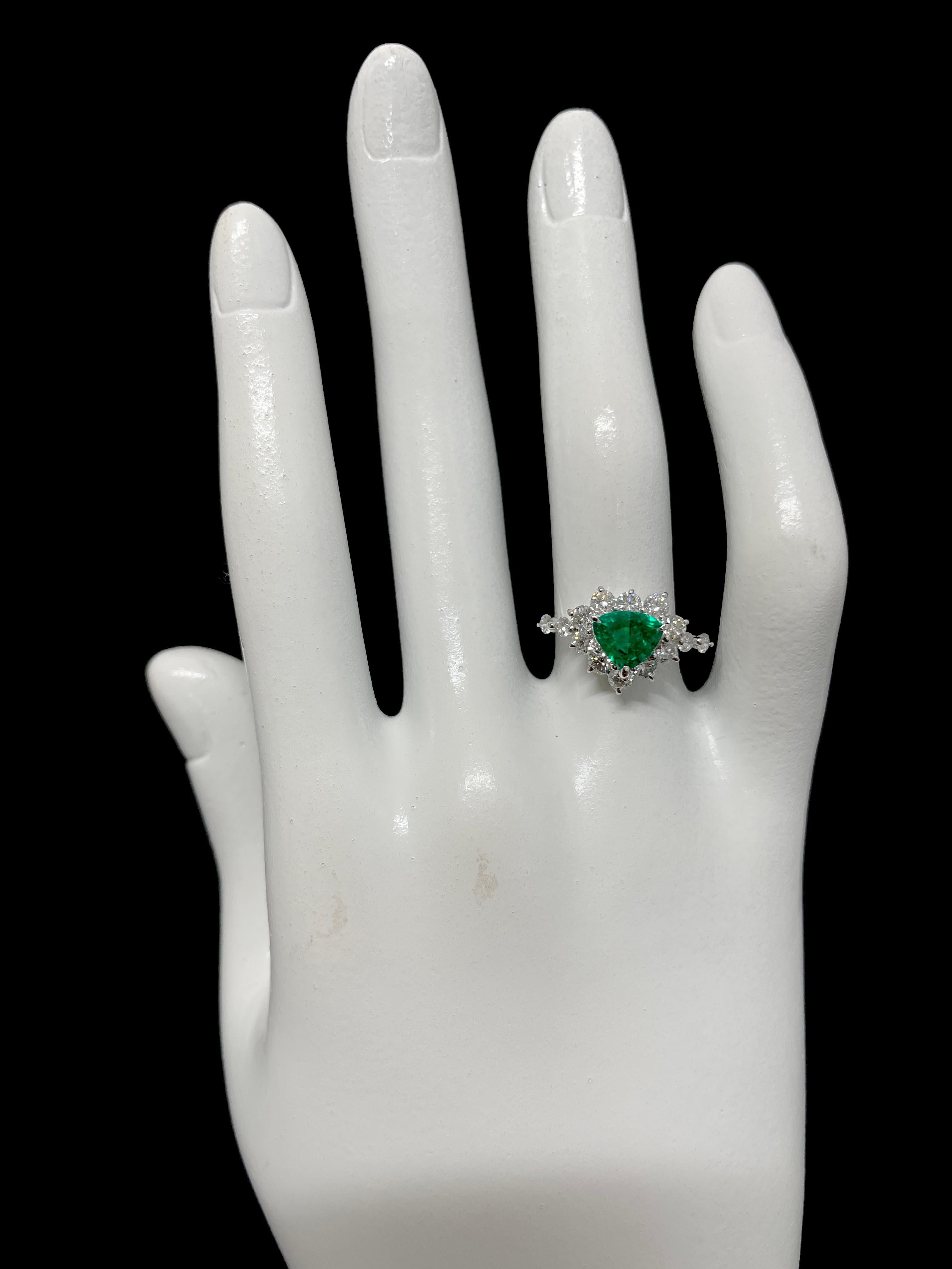  0.83 Carat Natural, Trillion Cut Emerald and Diamond Ring Set in Platinum For Sale 2