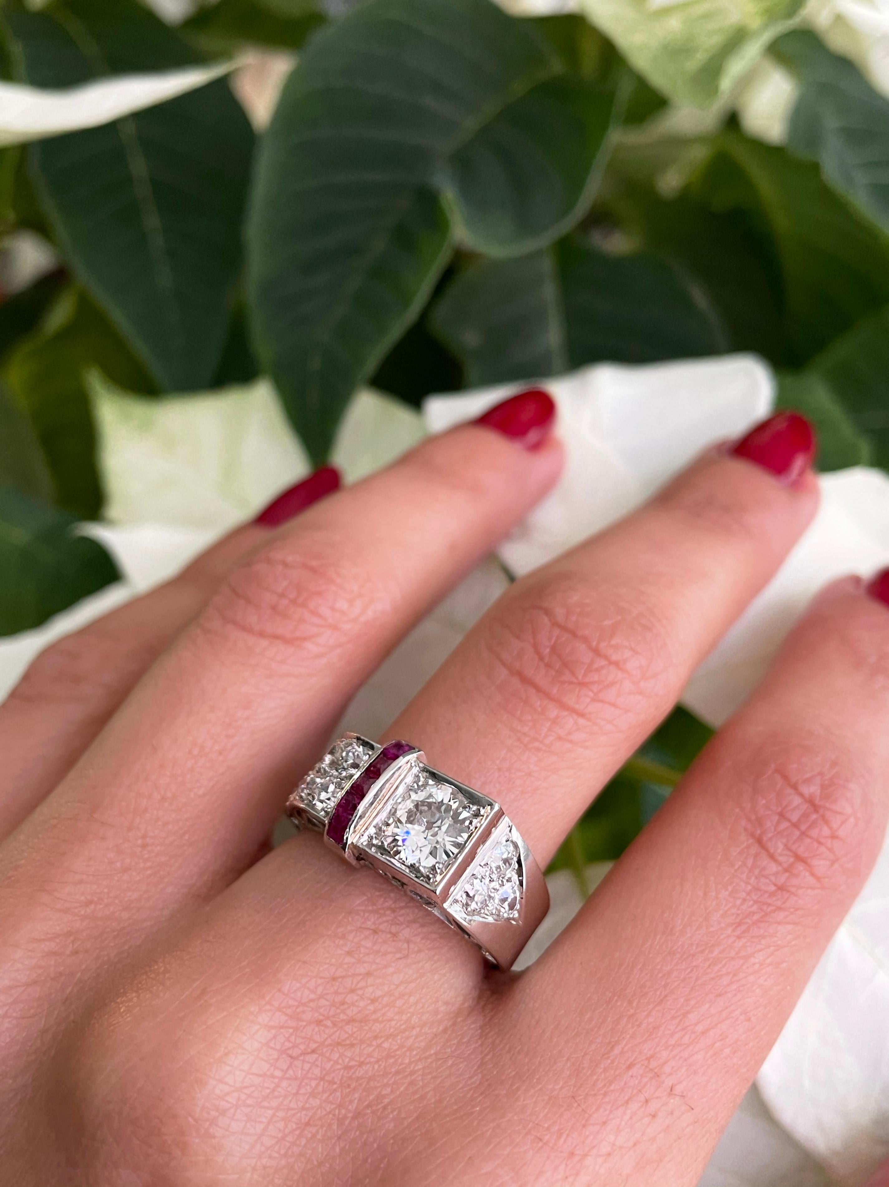 0.83 Carat Old European Cut Diamond and Ruby Platinum Ring, circa 1950s In Excellent Condition For Sale In London, GB