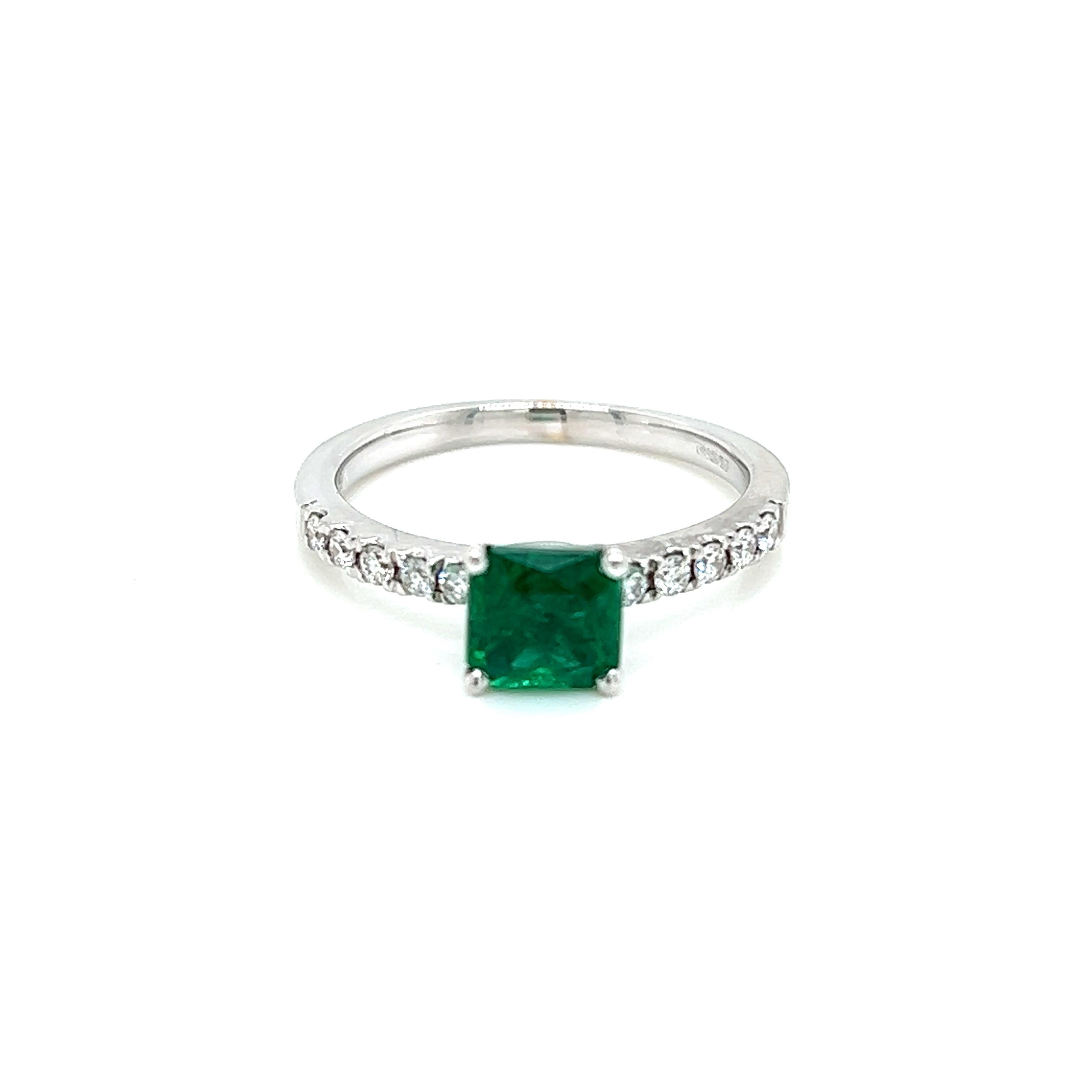 0.83 Carat Square cut Emerald and Diamond Ring in 18 Karat White Gold

This exquisite ring features a luscious Emerald held in a claw setting on a Diamond encrusted 18K White Gold band.

The resplendent jewel at the centre of this ring is square cut