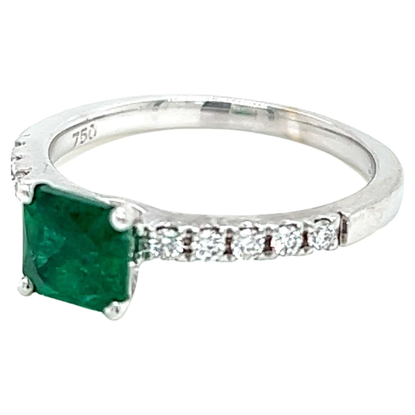 0.83 Carat Square cut Emerald and Diamond Ring in 18 Karat White Gold For Sale