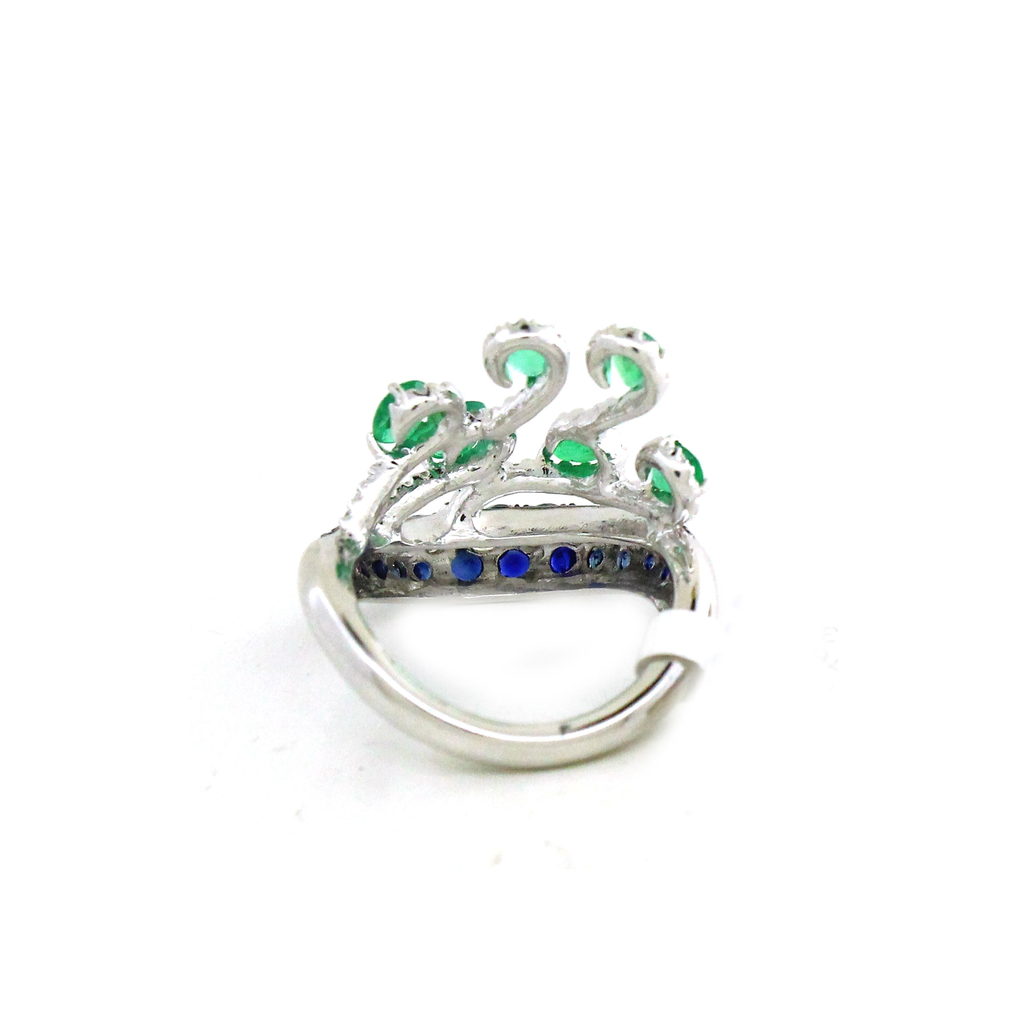 Modern 0.83 carats Emerald and 0.76 Sapphire ring  For Sale