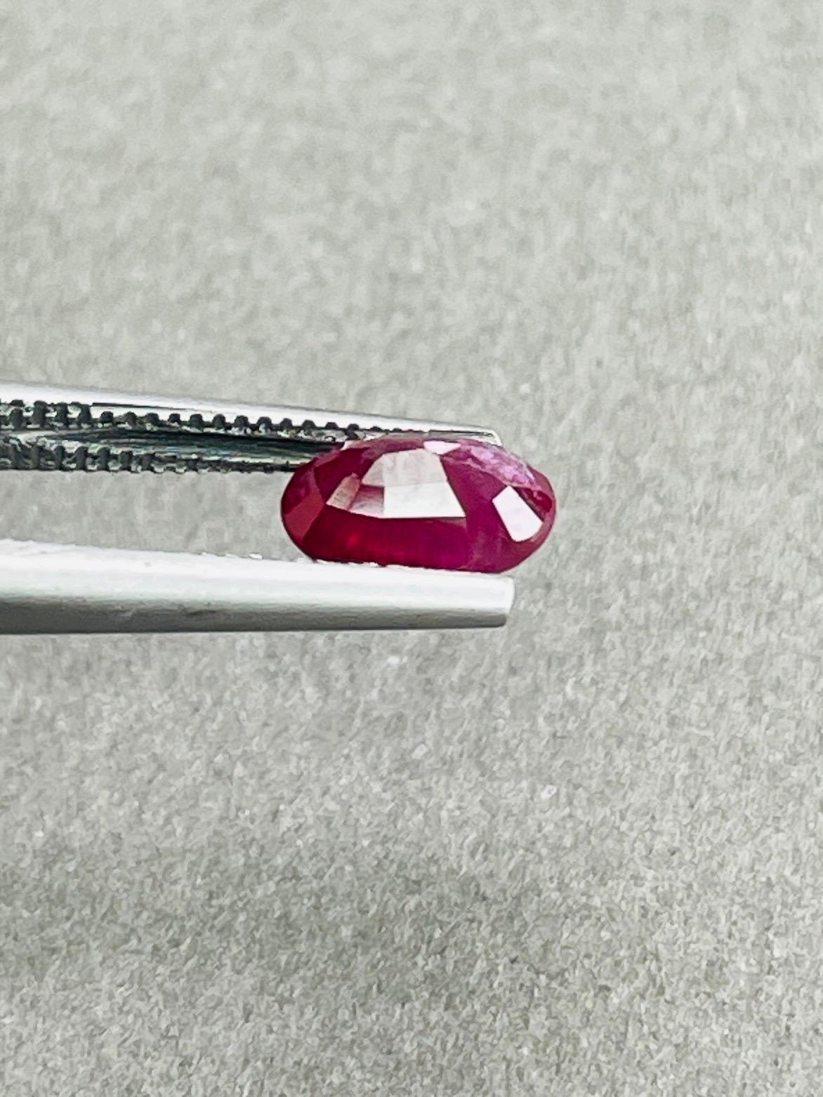 Brilliant Cut 0.83 Ct GIA Certified  Unheated Burma Natural Ruby Pigeon Blood Color eyes clean For Sale