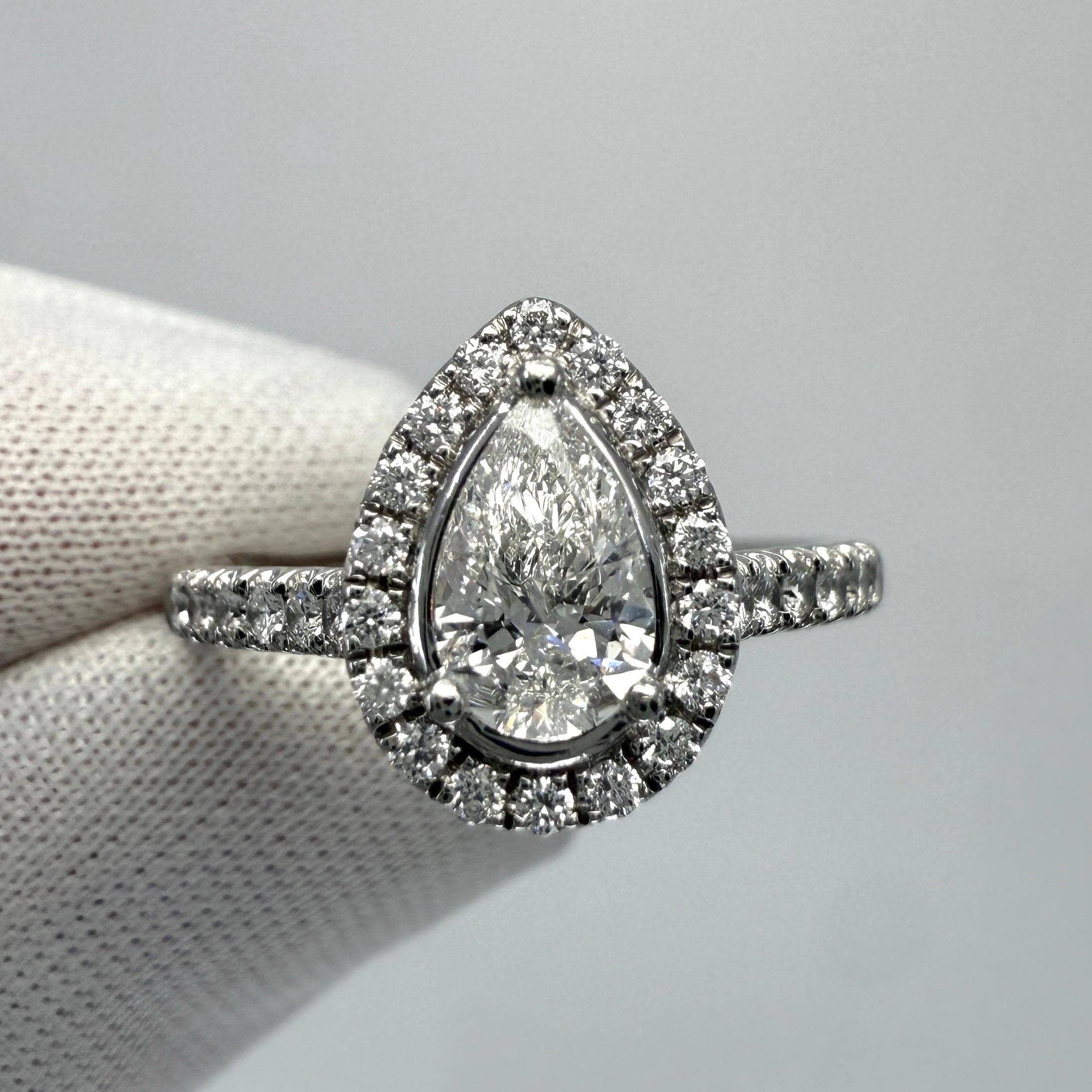 Taglio a goccia 0,83ct GIA Certified Natural Pear Cut Diamond SI1 G Platinum Halo Cluster Ring in vendita