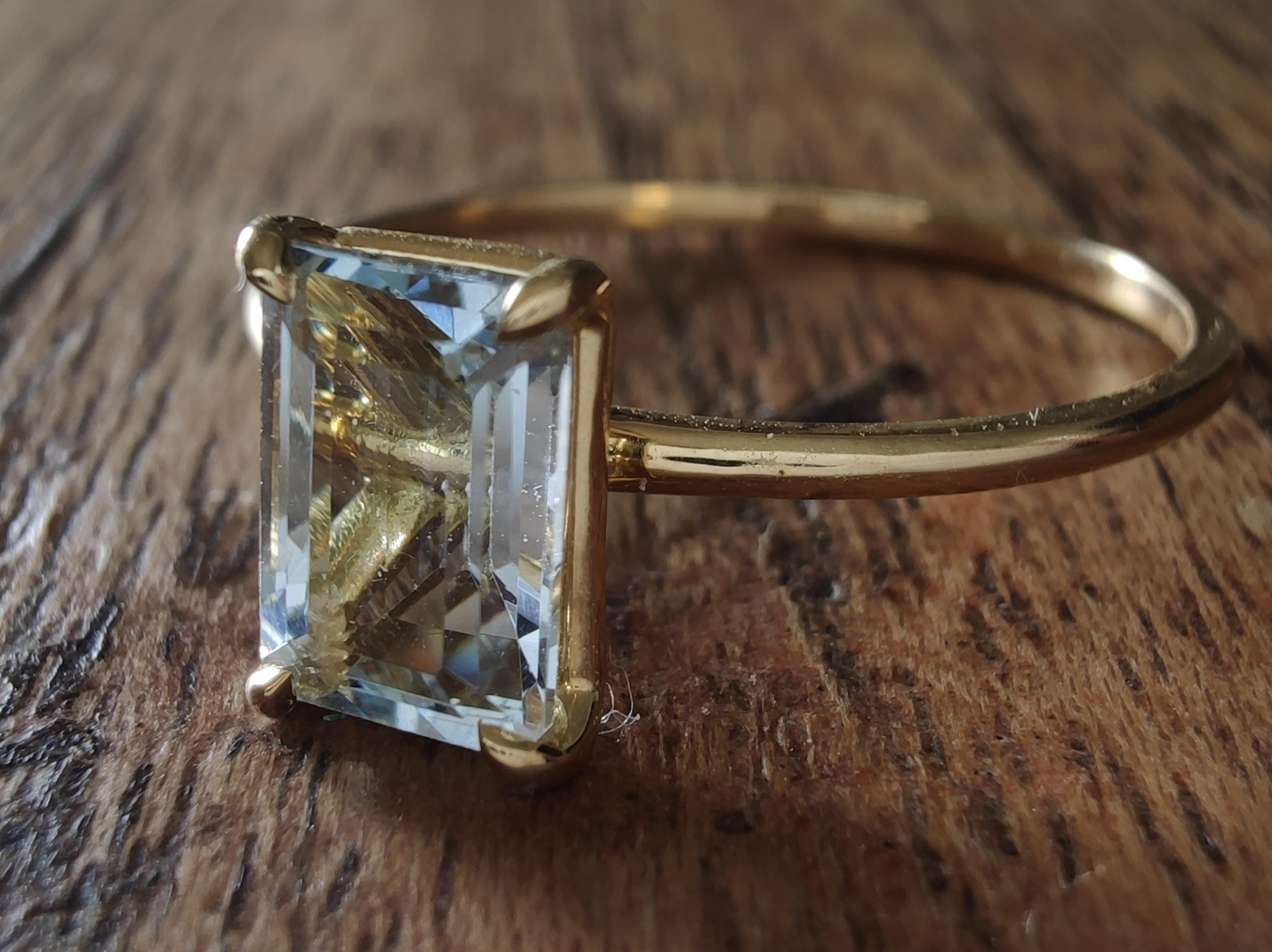 0.83ct Natural Aquamarine Solitaire gift Ring 18K Gold – Emerald Cut -Stackable For Sale 2
