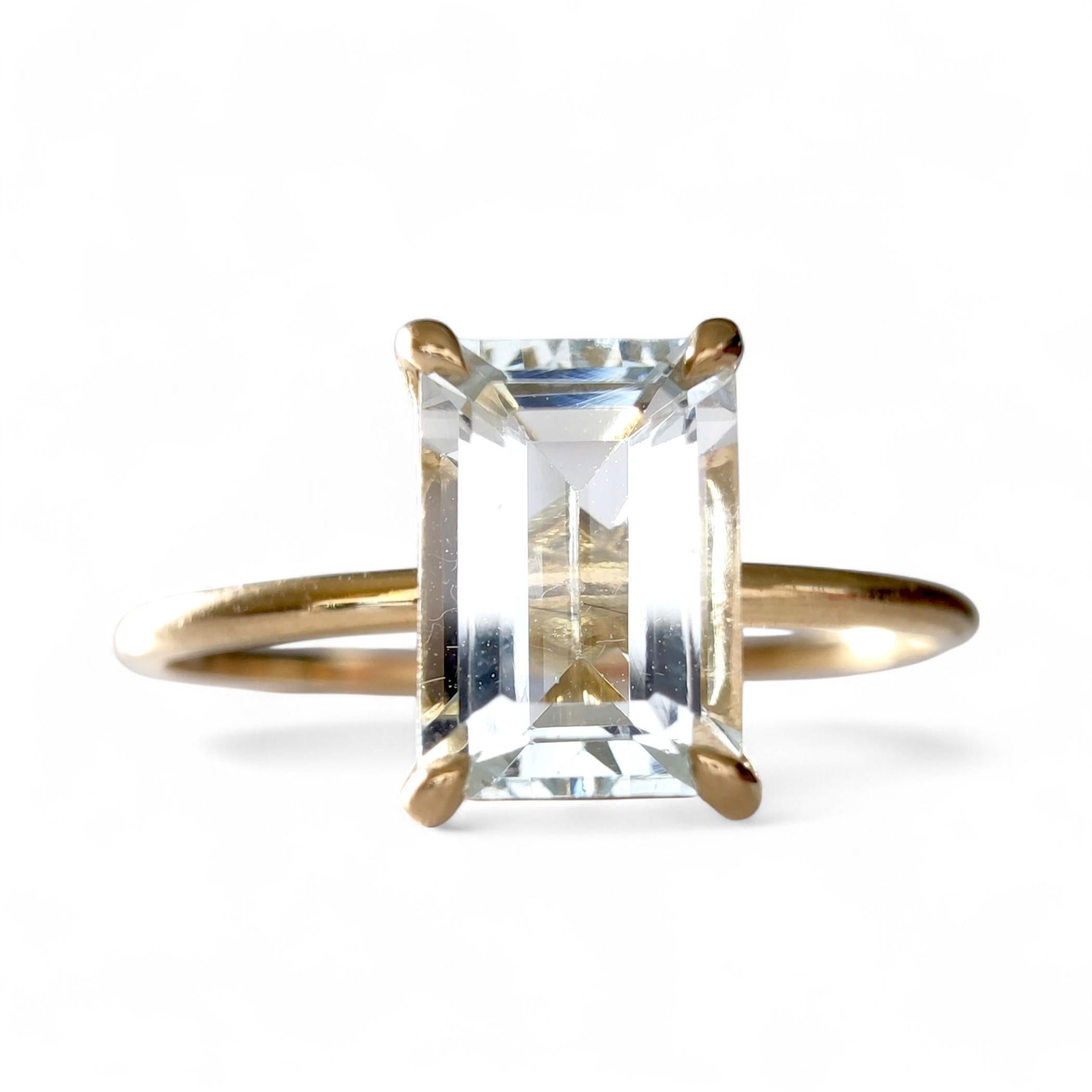 0.83ct Natural Aquamarine Solitaire gift Ring 18K Gold – Emerald Cut -Stackable For Sale 3