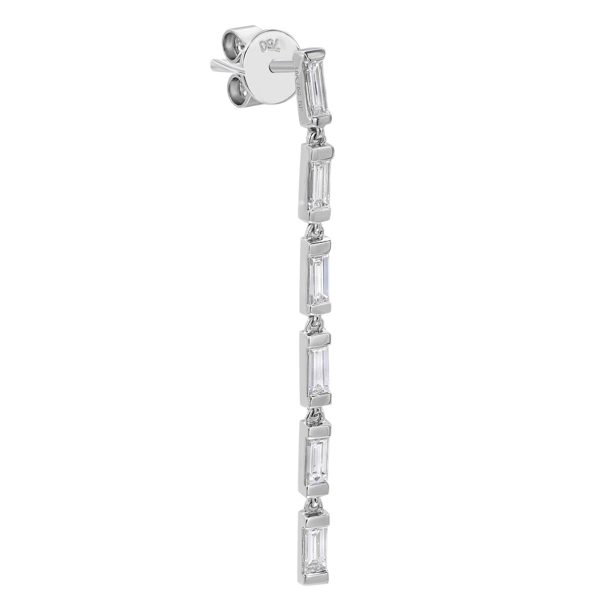Moderne Boucles d'oreilles en goutte en or blanc 18 carats avec diamants taille baguette 0,83 carat en vente