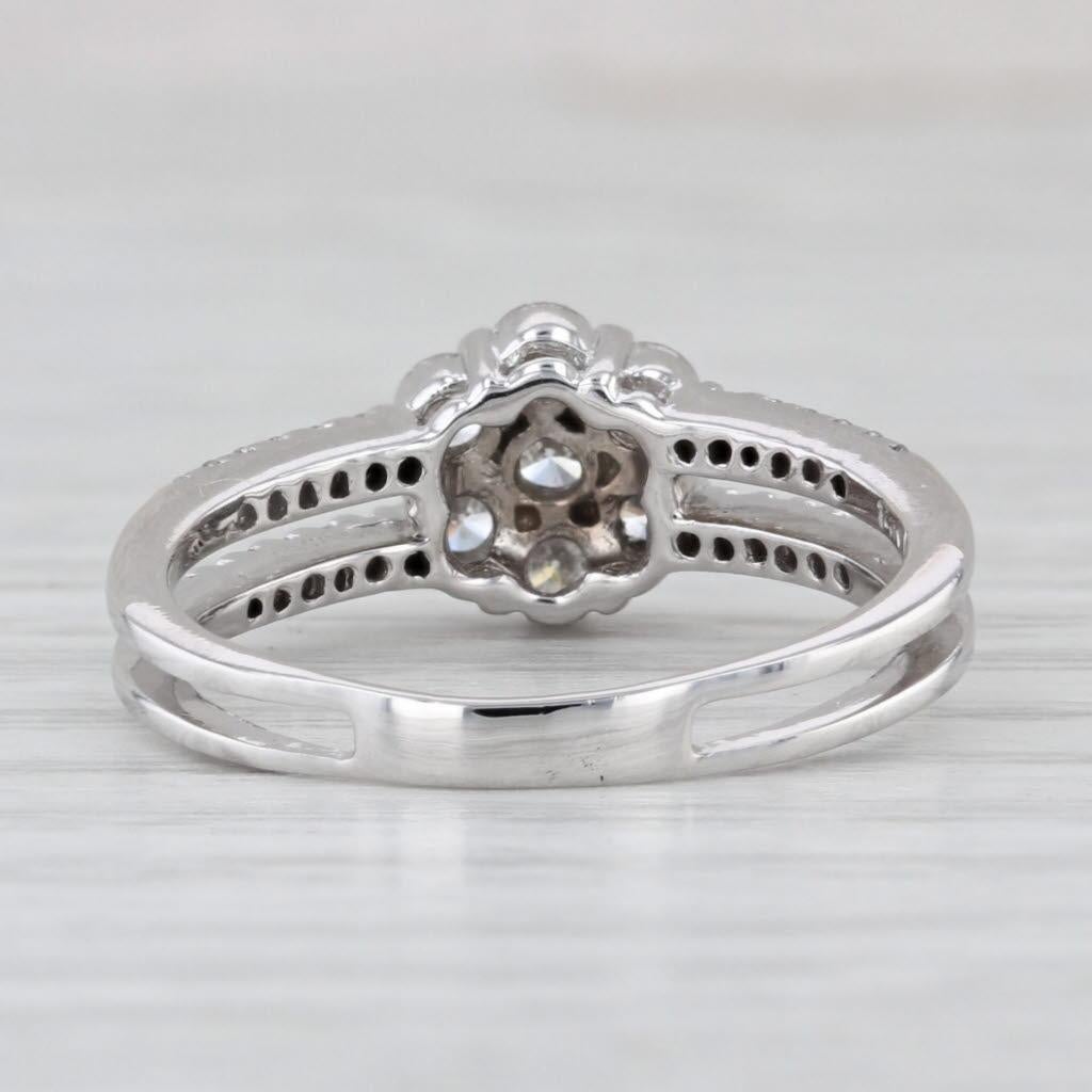 Taille ronde 0.83ctw Diamond Flower Cluster Engagement Ring 14k White Gold Size 7.75 en vente