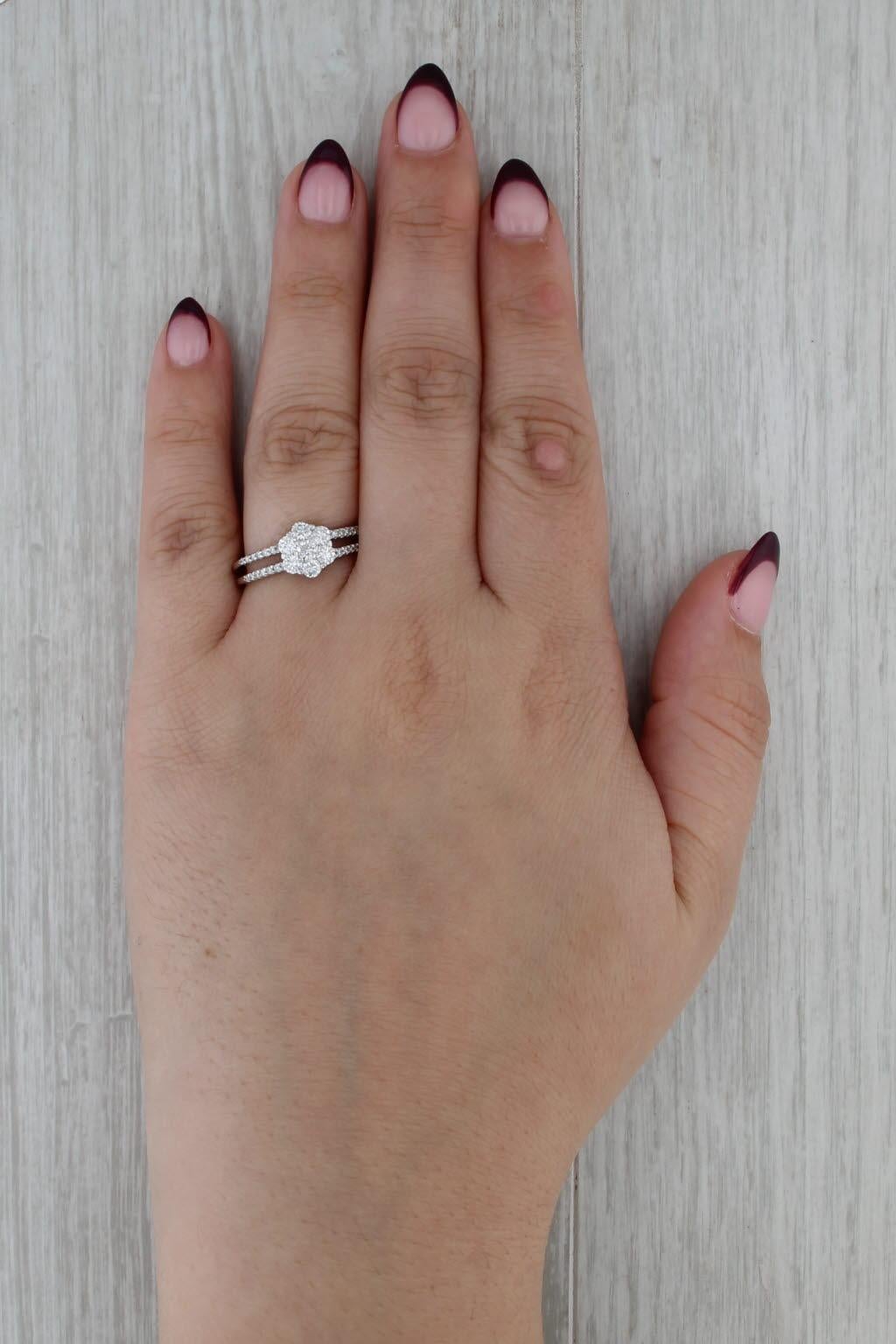 0.83ctw Diamond Flower Cluster Engagement Ring 14k White Gold Size 7.75 en vente 3