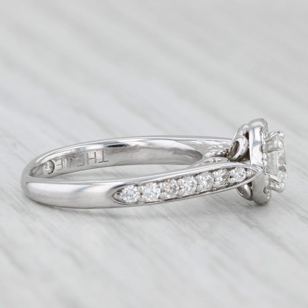 Anello di fidanzamento con diamante The Leo Diamond, 0,83ctw, aureola rotonda in oro bianco 14k, misura 4,75 in vendita 1