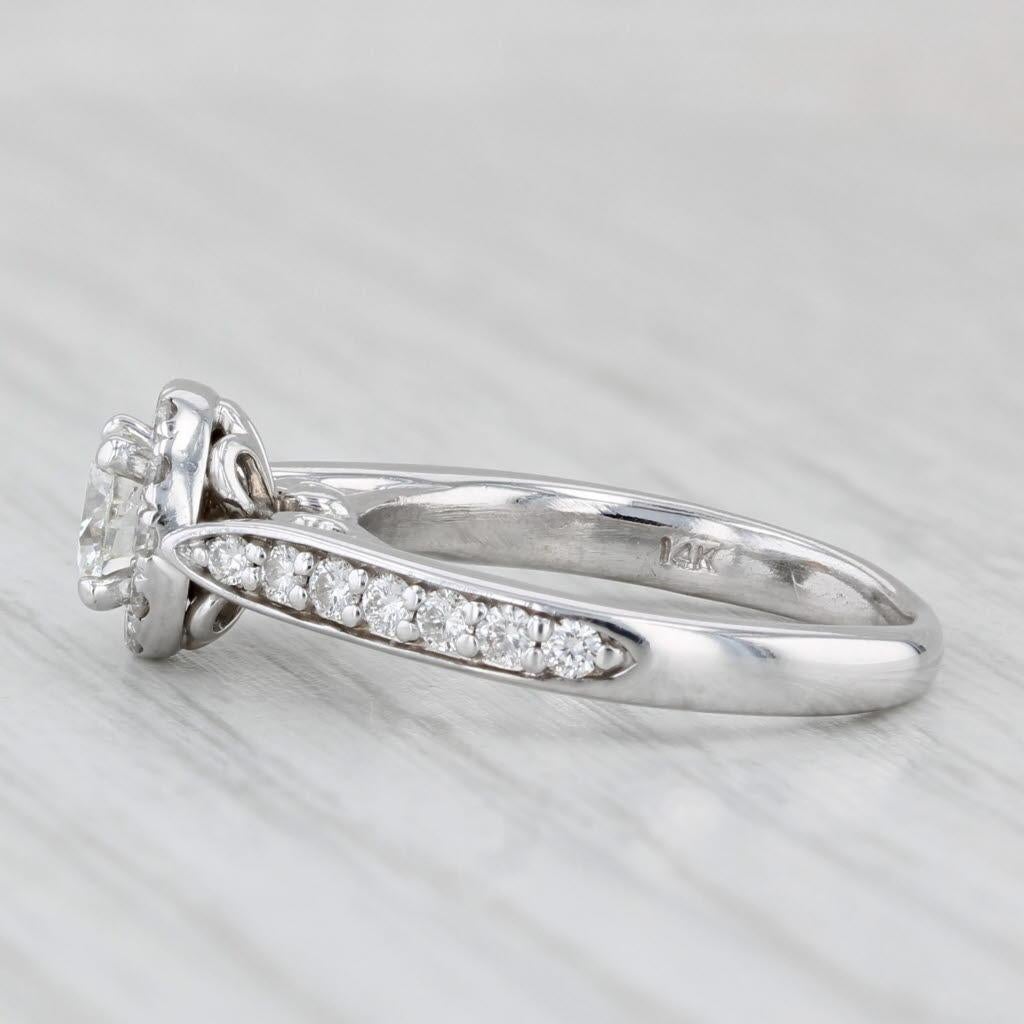 Anello di fidanzamento con diamante The Leo Diamond, 0,83ctw, aureola rotonda in oro bianco 14k, misura 4,75 in vendita 2