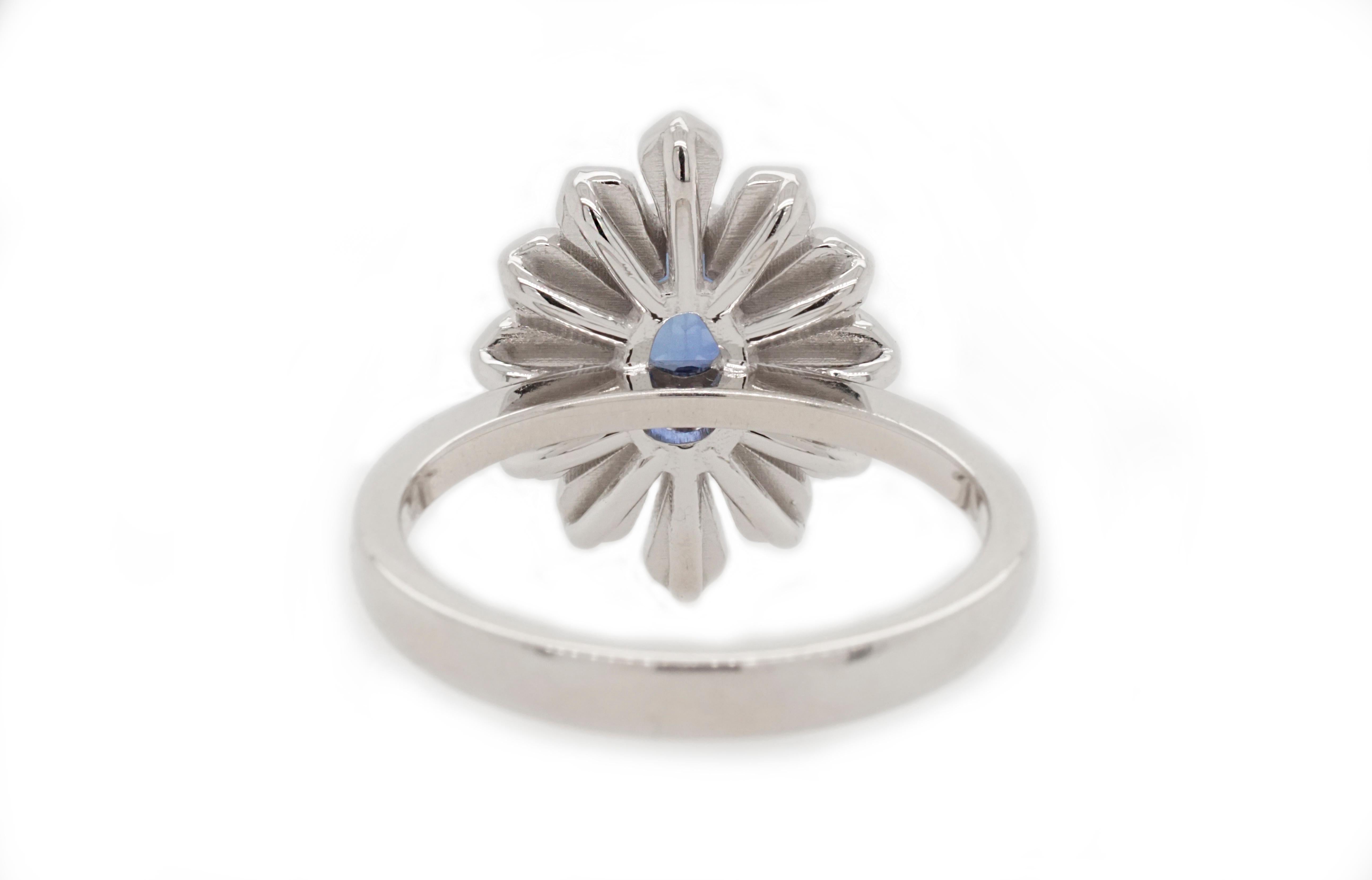 Art Deco 0.84 Carat Blue Sapphire and Diamond Flower Ring For Sale