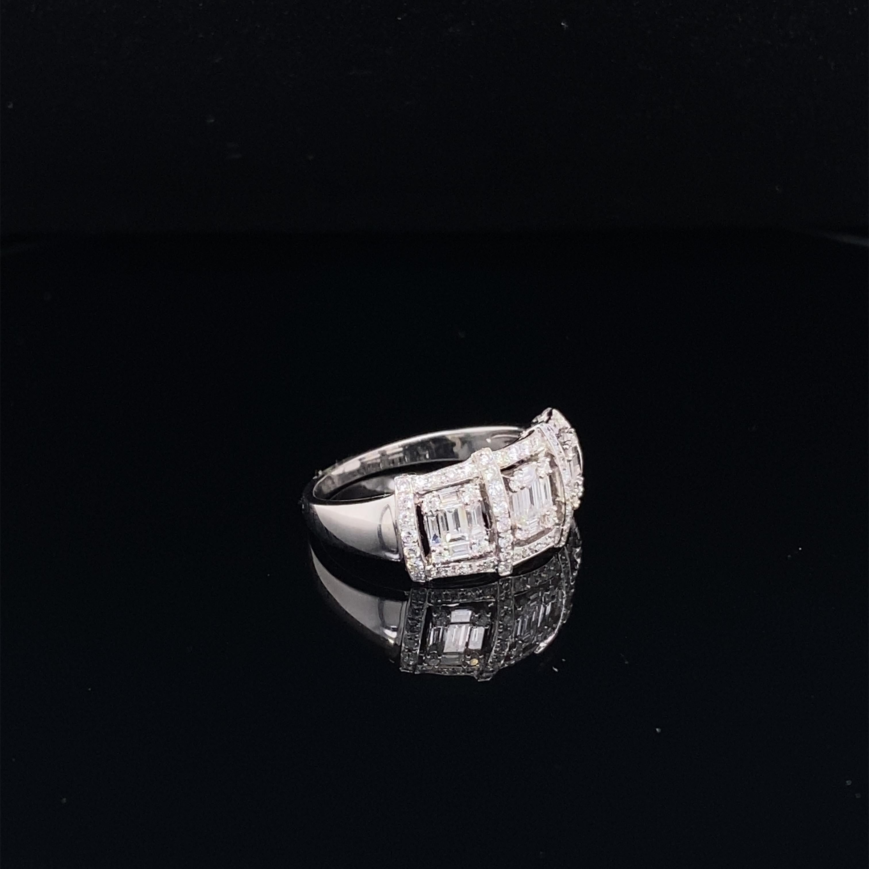 0,84 Karat Diamant im Smaragdschliff Cluster-Ring (Baguetteschliff) im Angebot