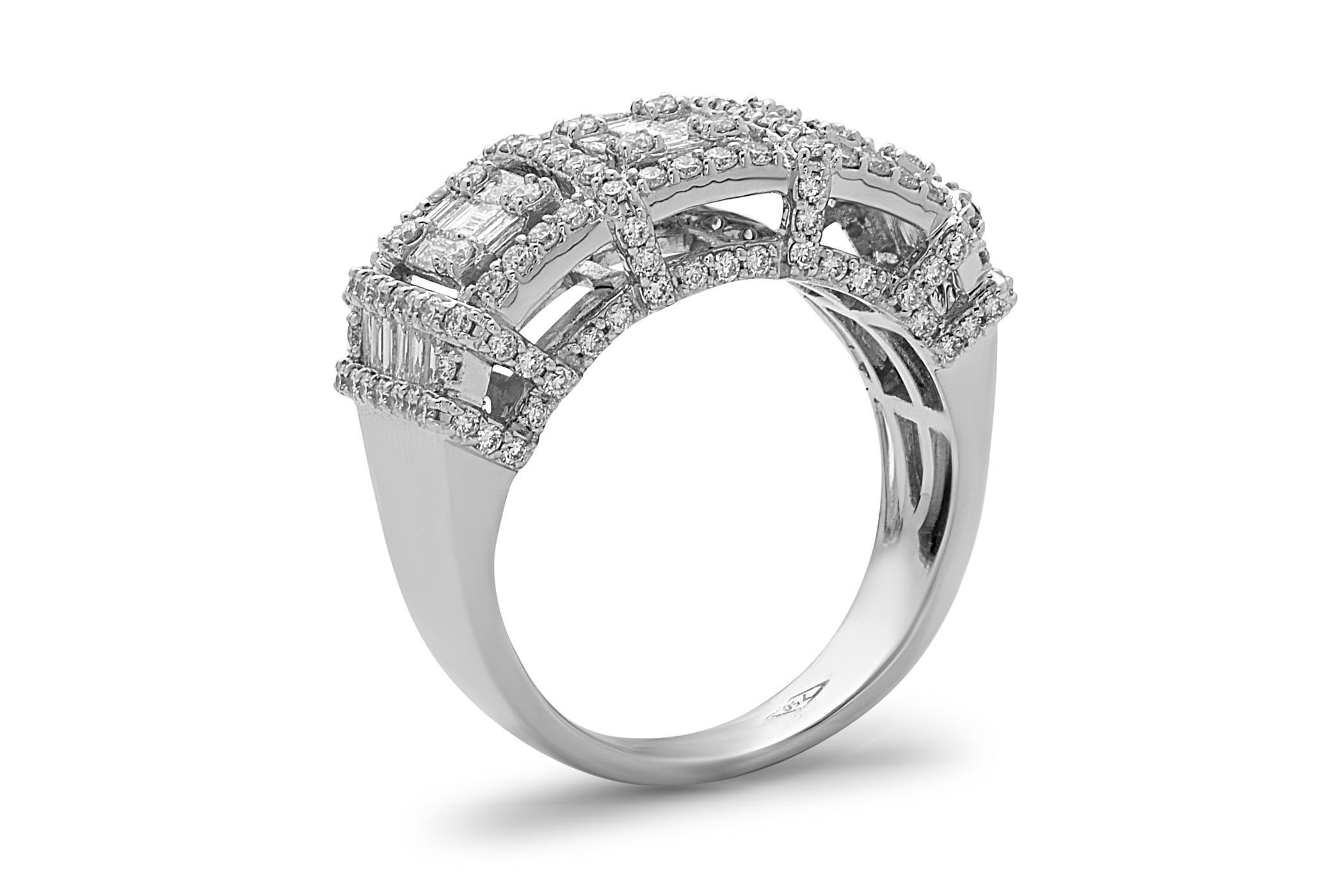 0,84 Karat Diamant im Smaragdschliff Cluster-Ring (Baguetteschliff) im Angebot