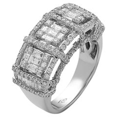 Anillo en racimo de diamantes talla esmeralda de 0.84 quilates